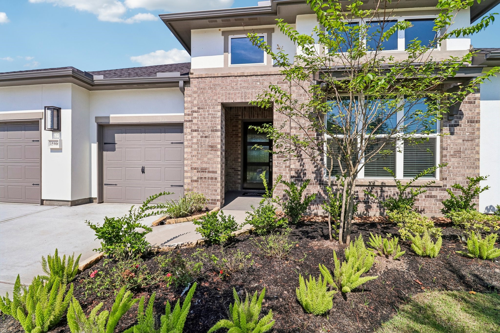 15906 Iris Meadow Drive Property Photo 4