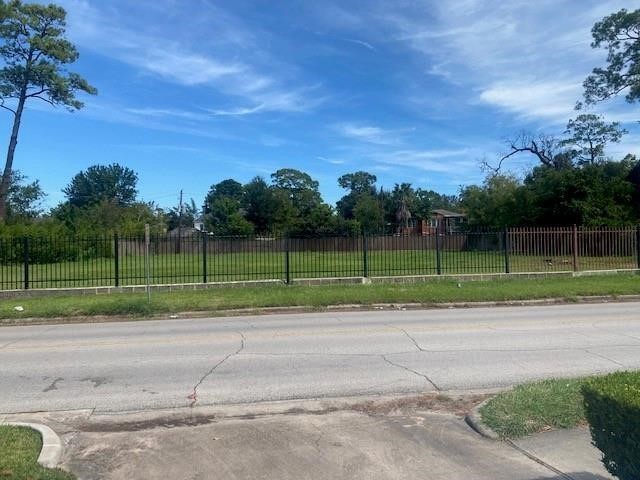 3221 N Macgregor Way Property Photo 1