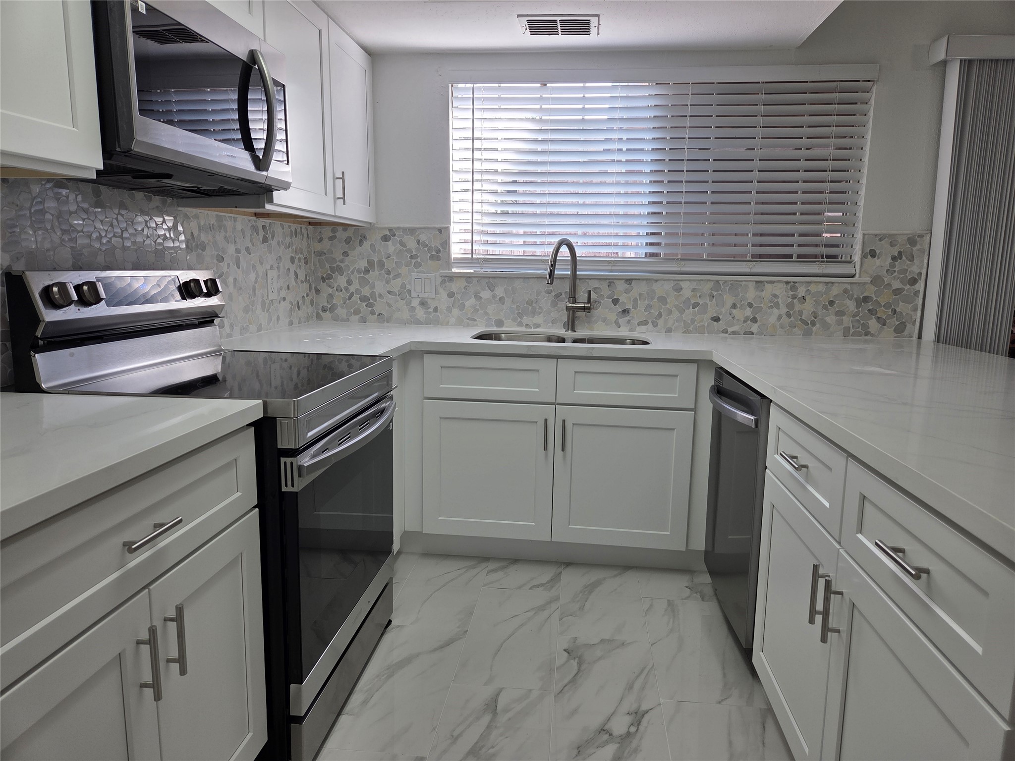 12177 Sharpview Drive Property Photo 1