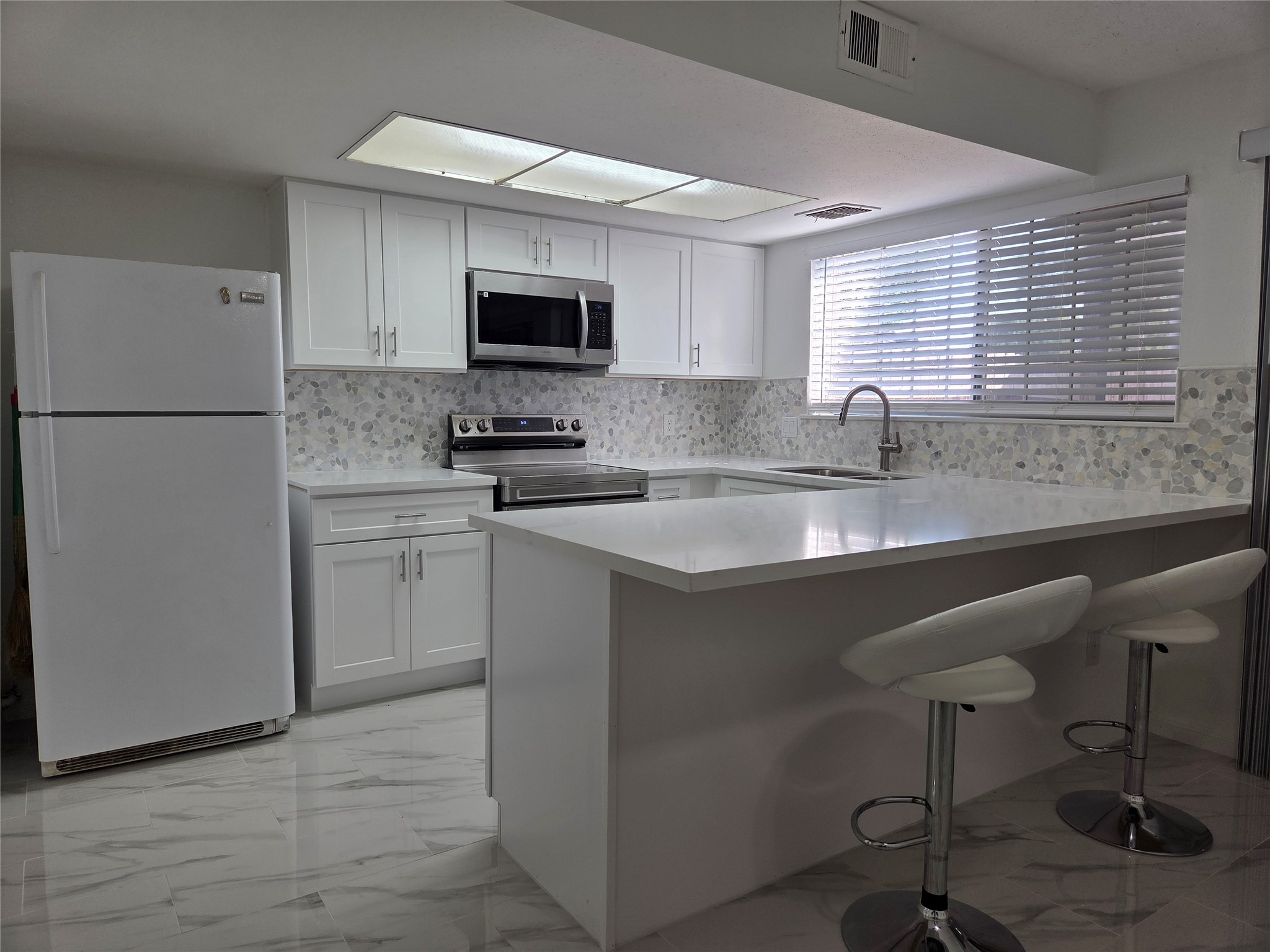 12177 Sharpview Drive Property Photo 5