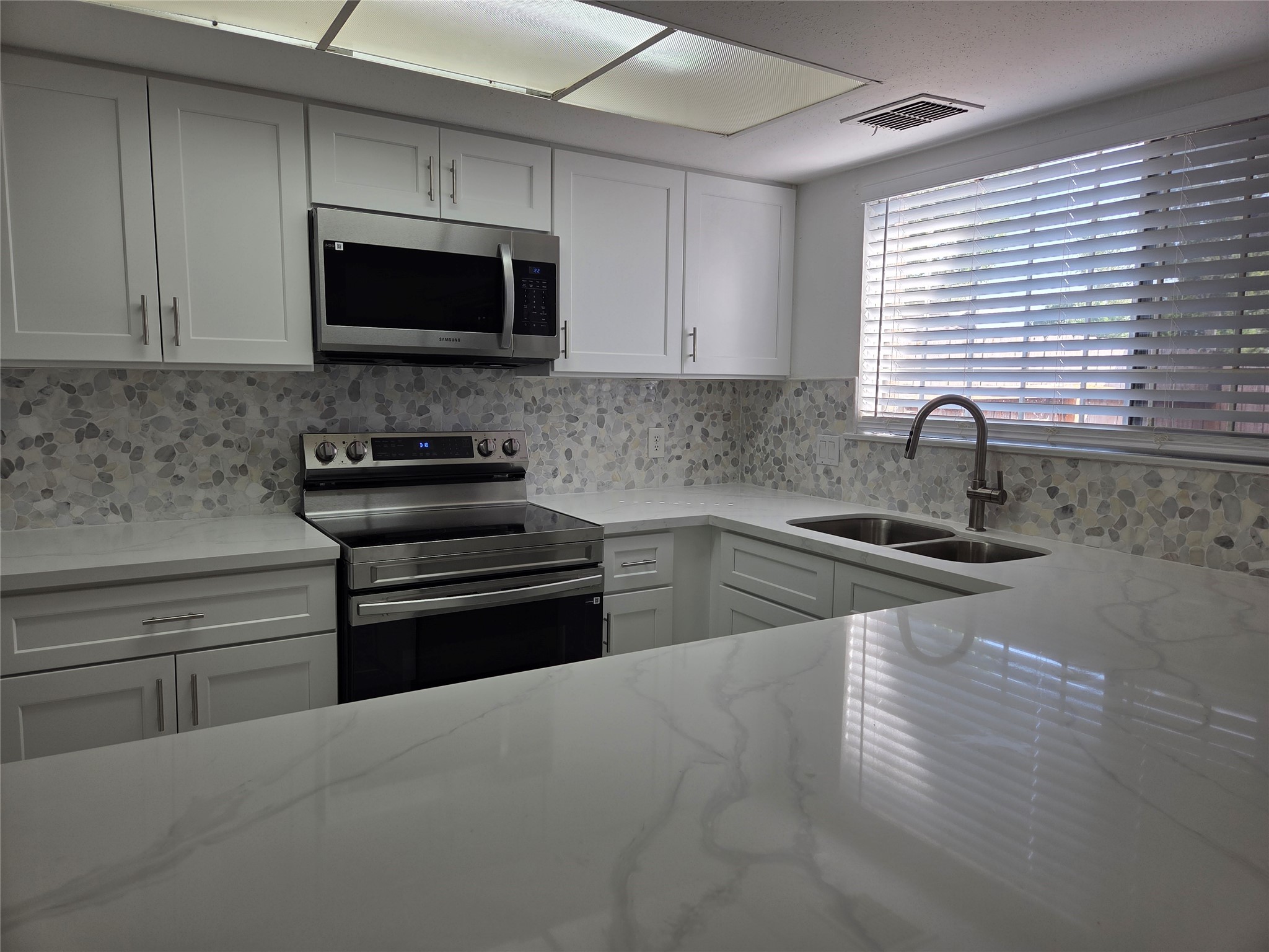 12177 Sharpview Drive Property Photo 6