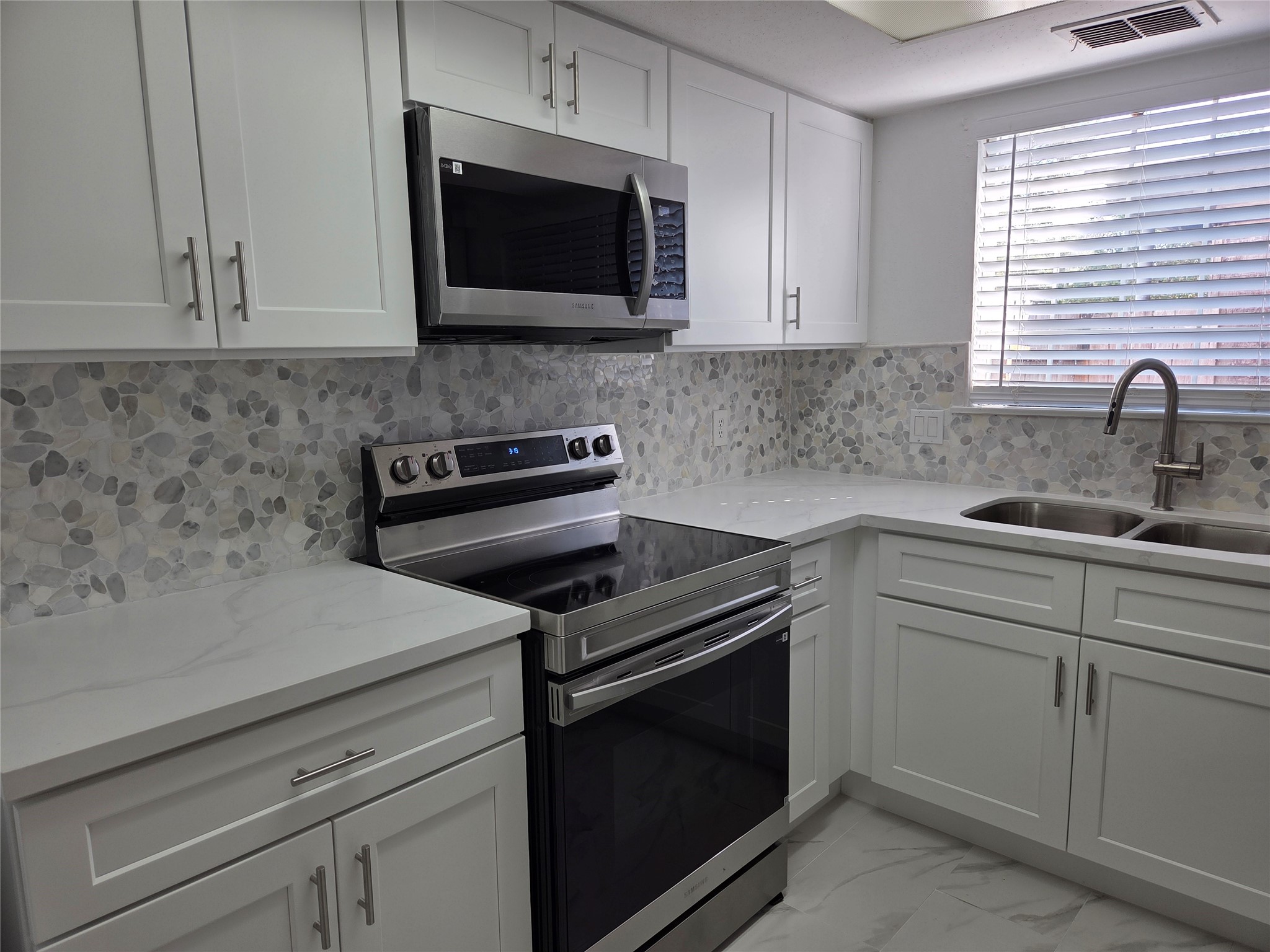 12177 Sharpview Drive Property Photo 7