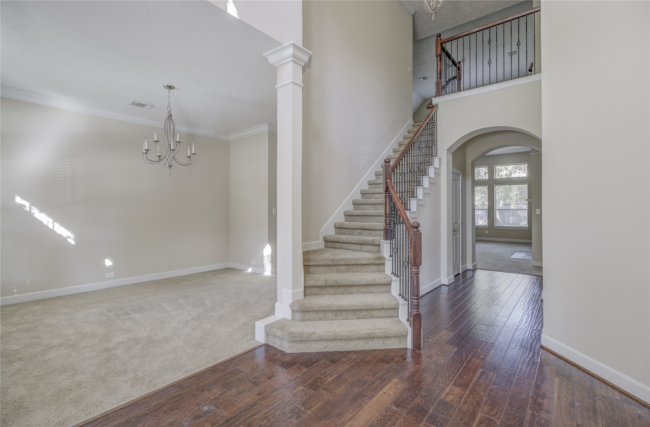 70 S Almondell Circle Property Photo 3