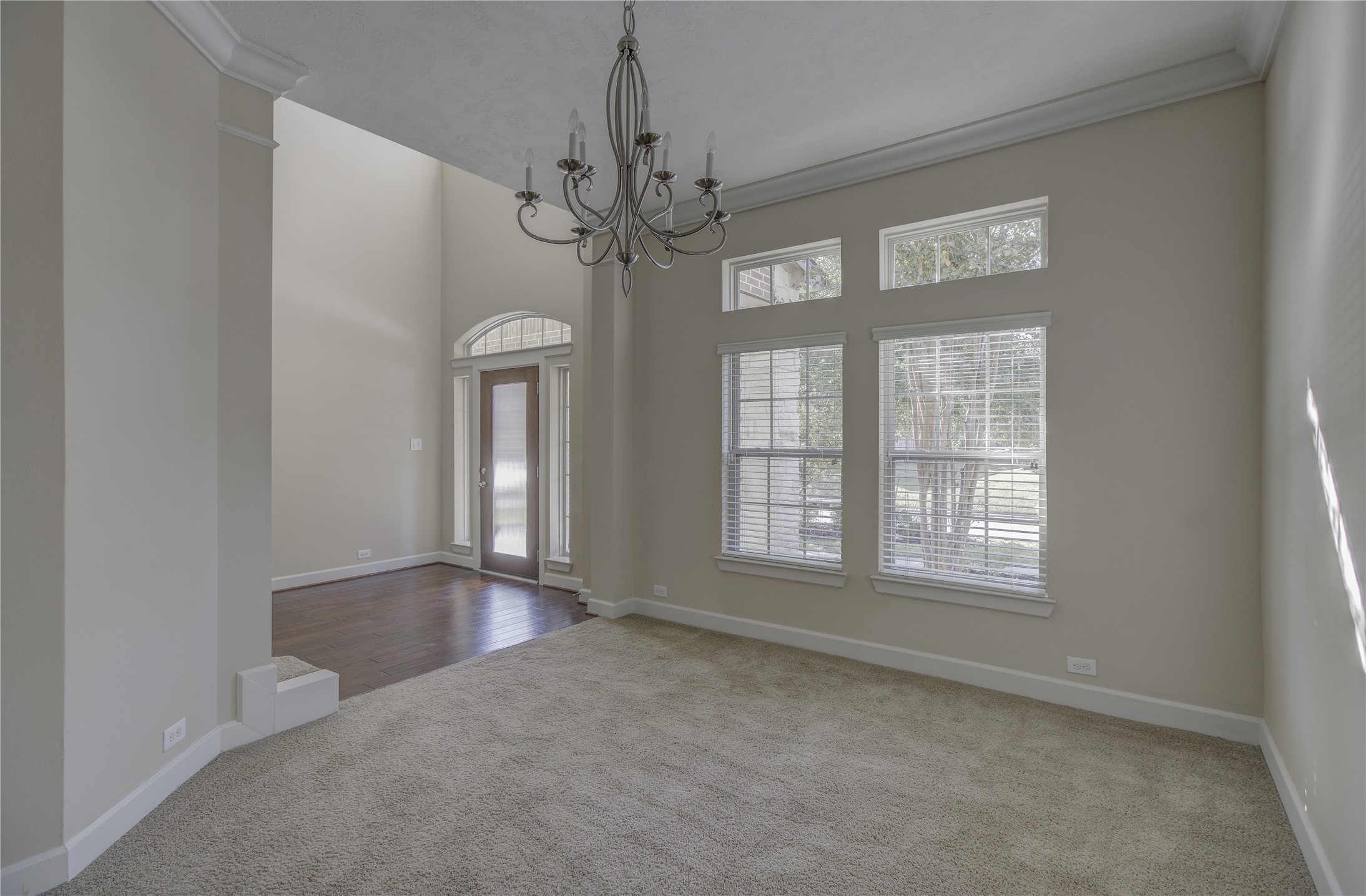 70 S Almondell Circle Property Photo 5