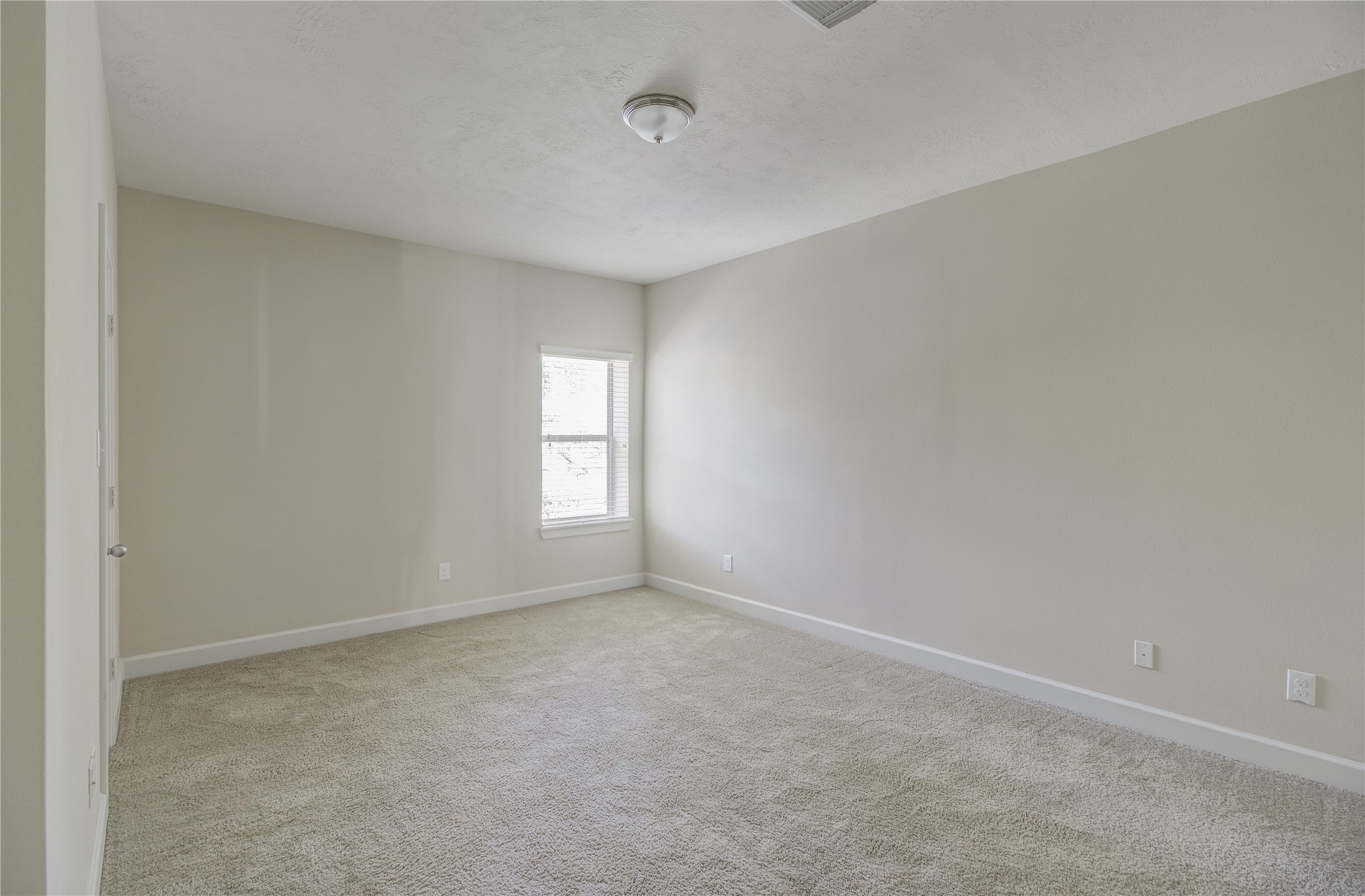 70 S Almondell Circle Property Photo 30