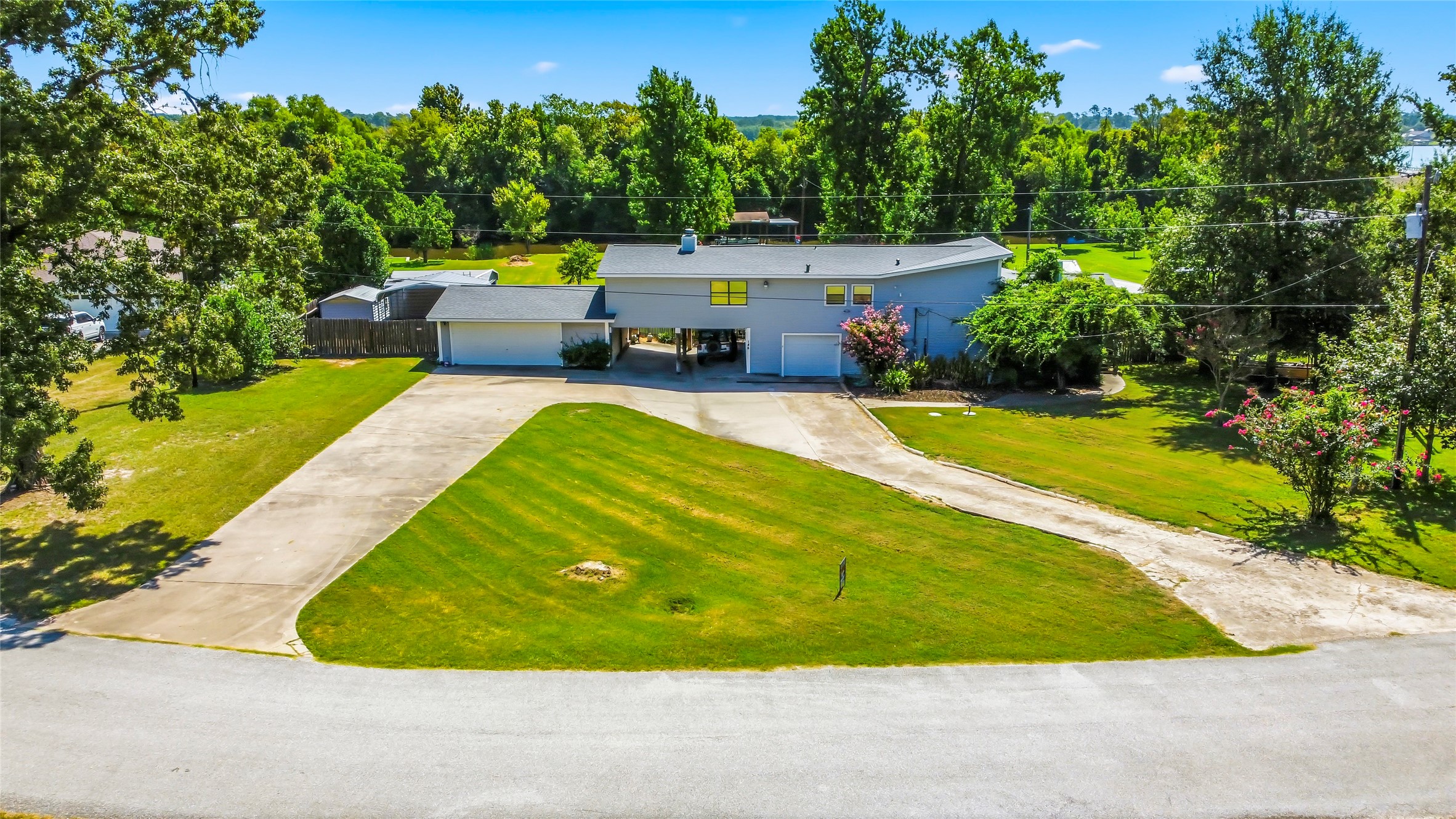 146 Creekside Drive Property Photo 3