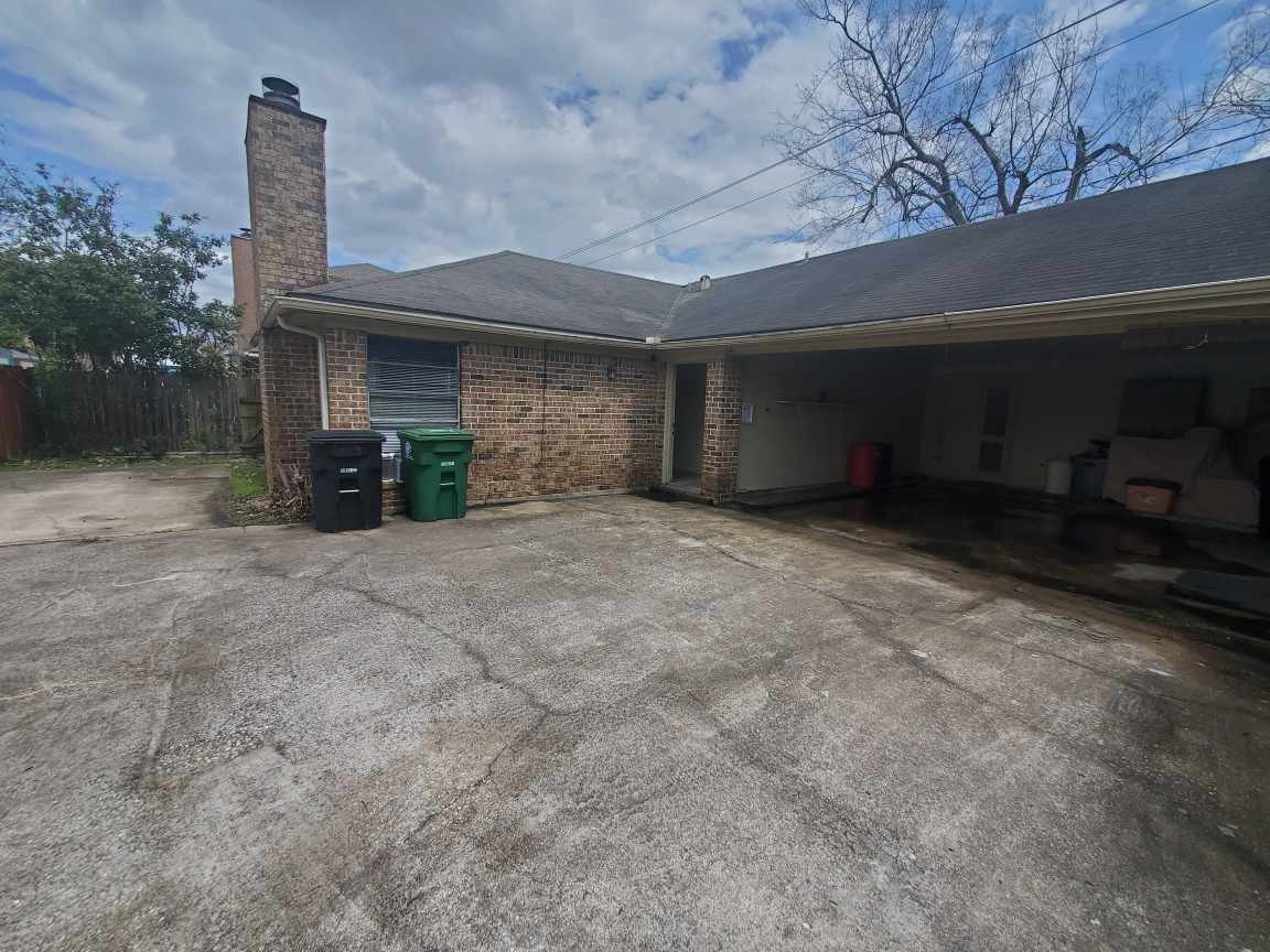 10806 Lynbrook Drive B Property Photo 2