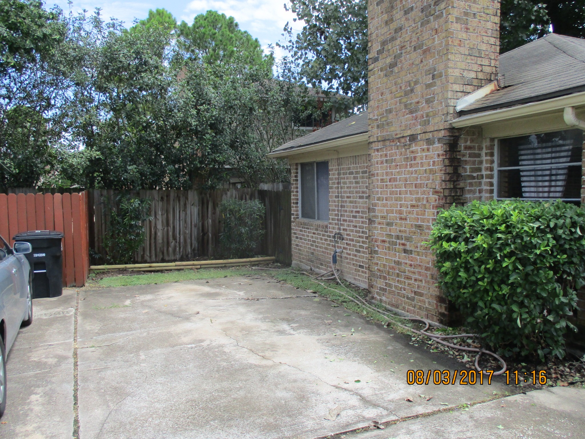 10806 Lynbrook Drive B Property Photo 9