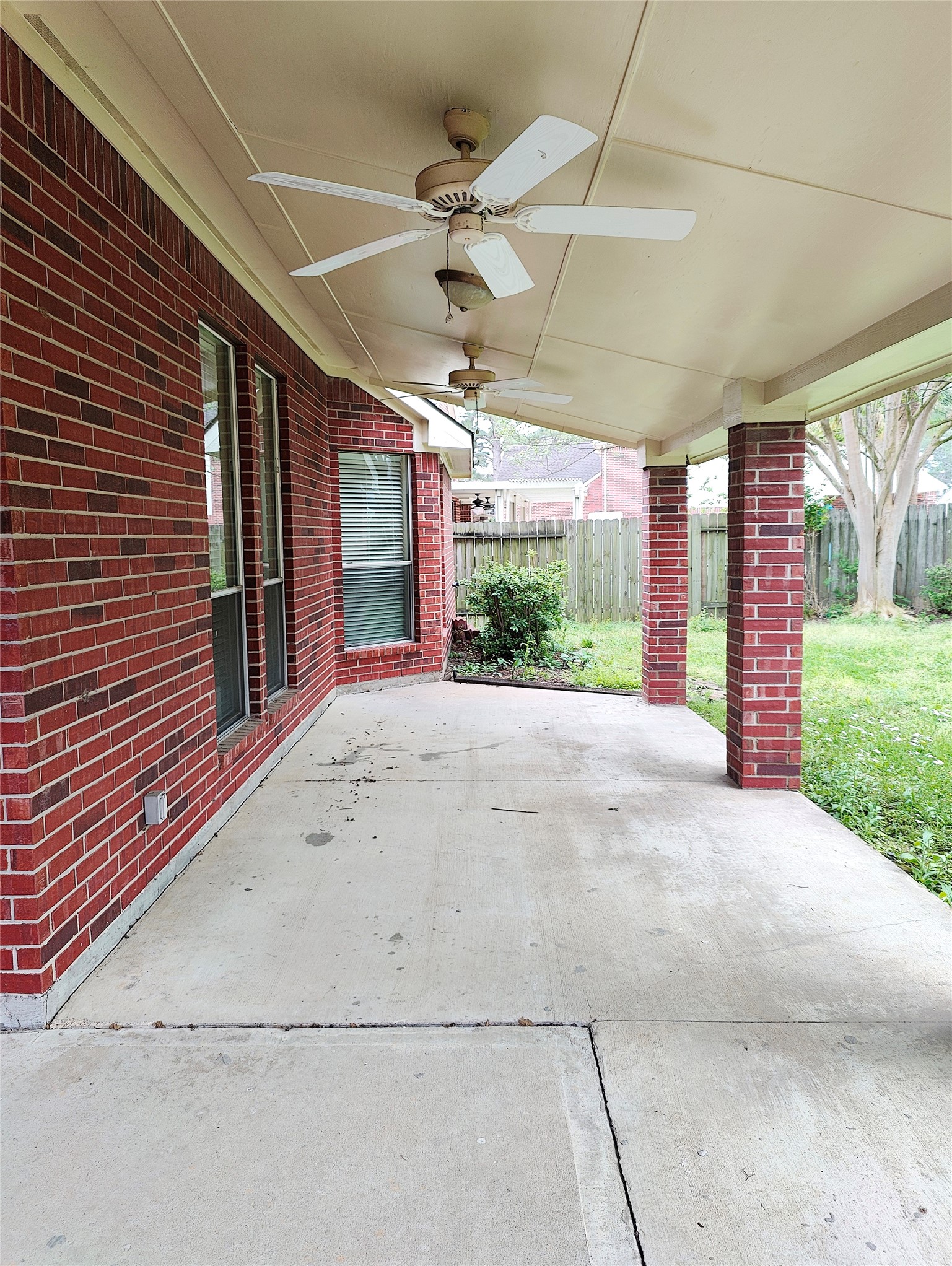 7127 Bristol Ridge Drive Property Photo 3
