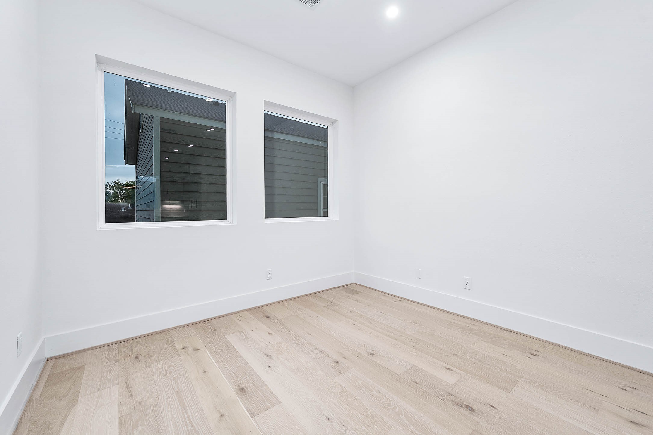 319 N Nagle Street Property Photo 17