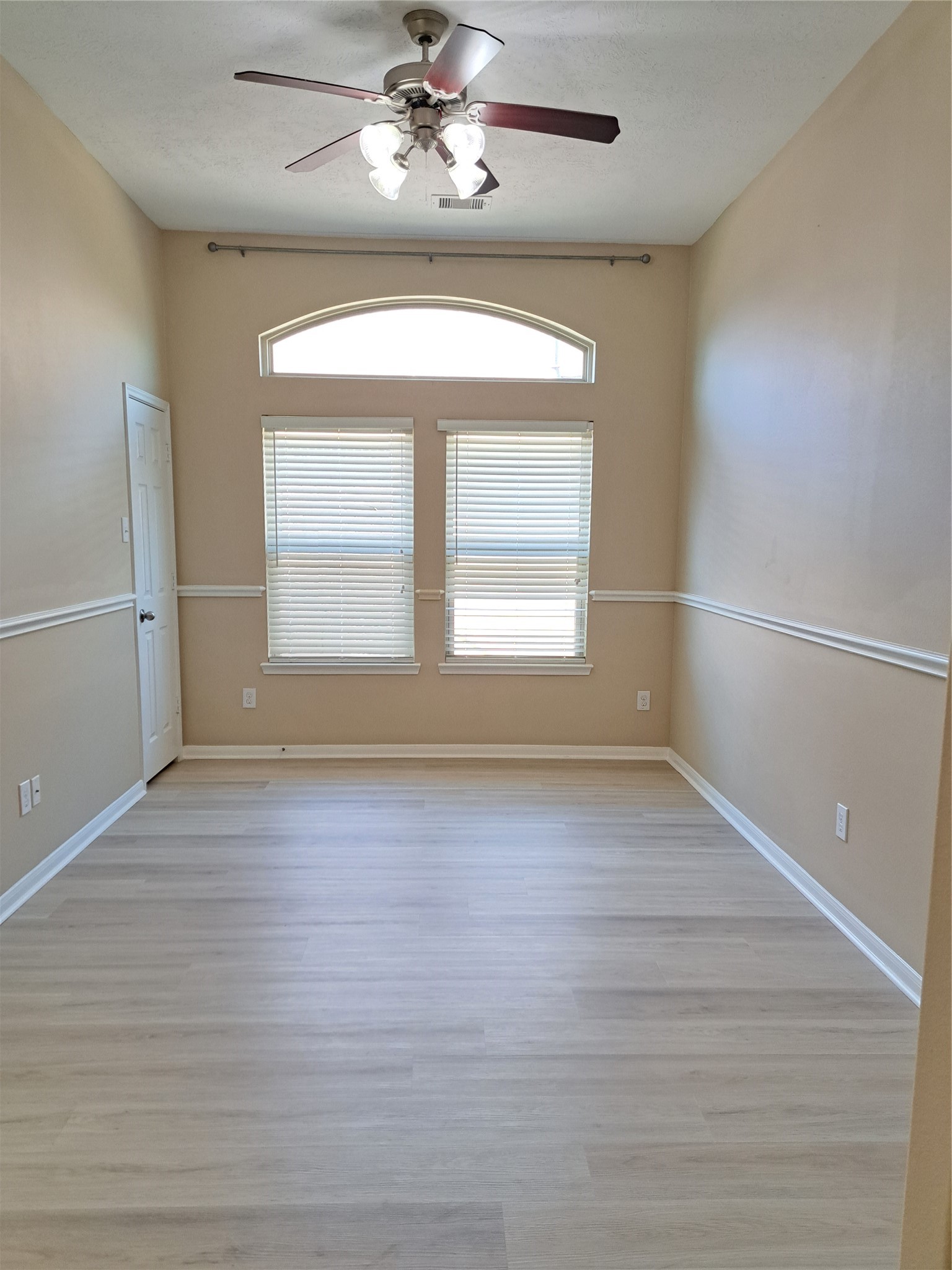 21910 Cascade Hollow Lane Property Photo 3