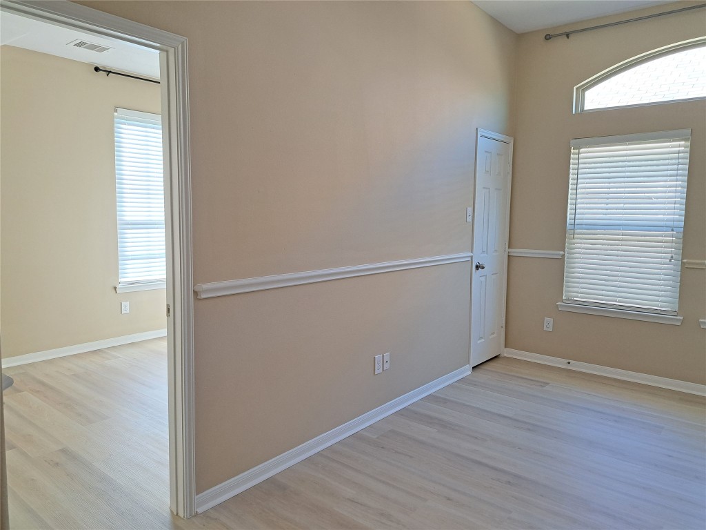 21910 Cascade Hollow Lane Property Photo 4