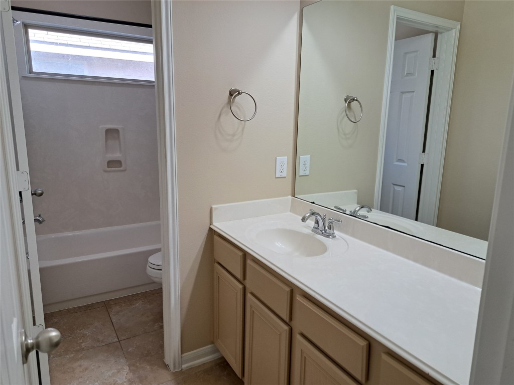 21910 Cascade Hollow Lane Property Photo 6
