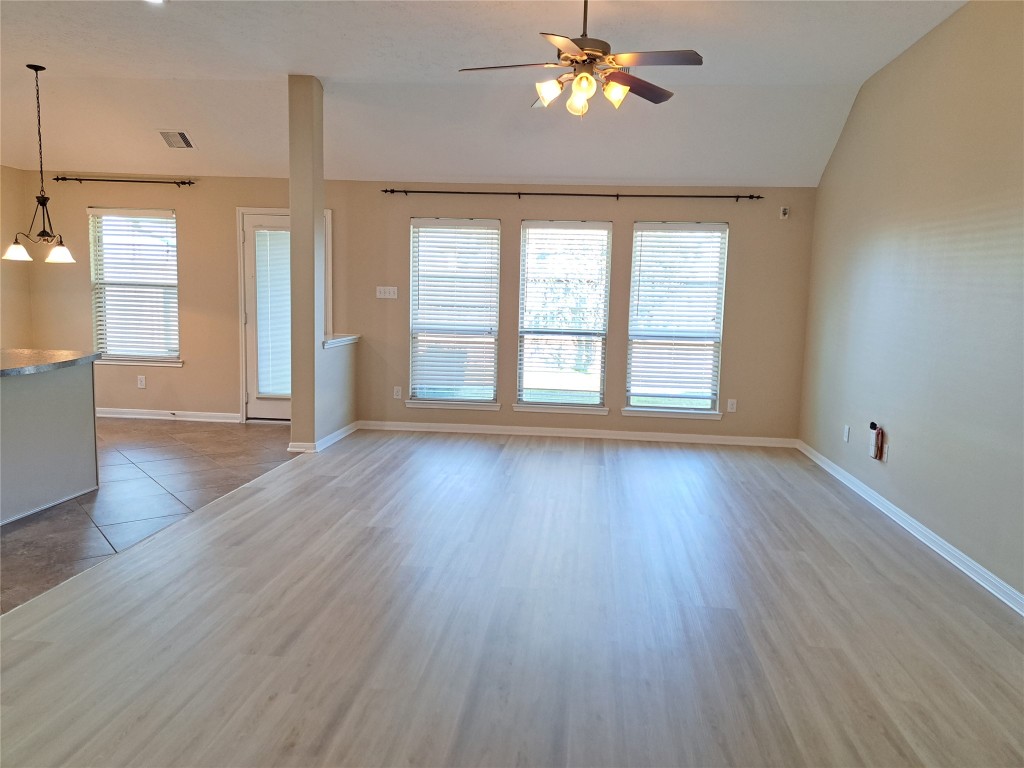 21910 Cascade Hollow Lane Property Photo 9