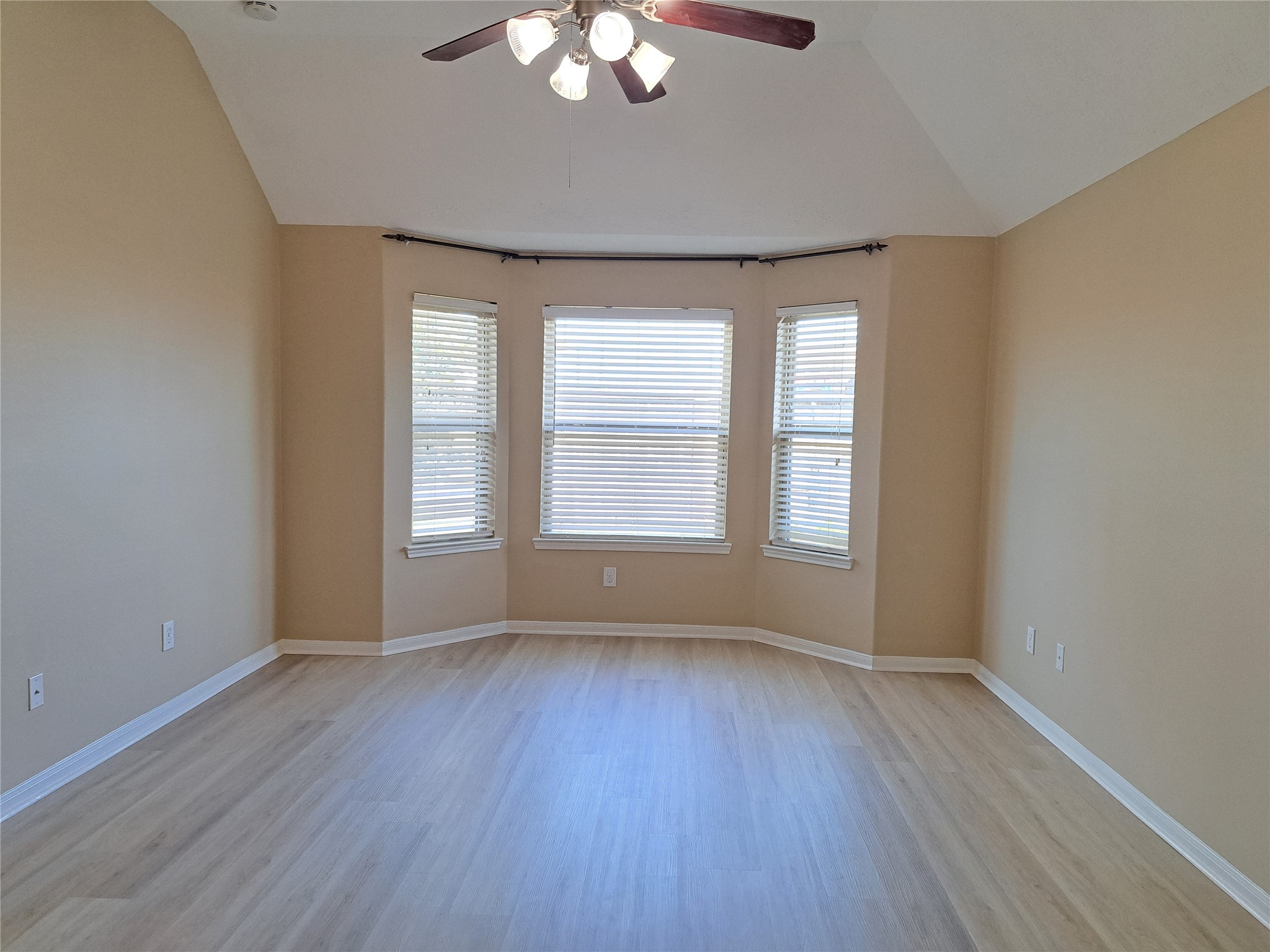 21910 Cascade Hollow Lane Property Photo 20