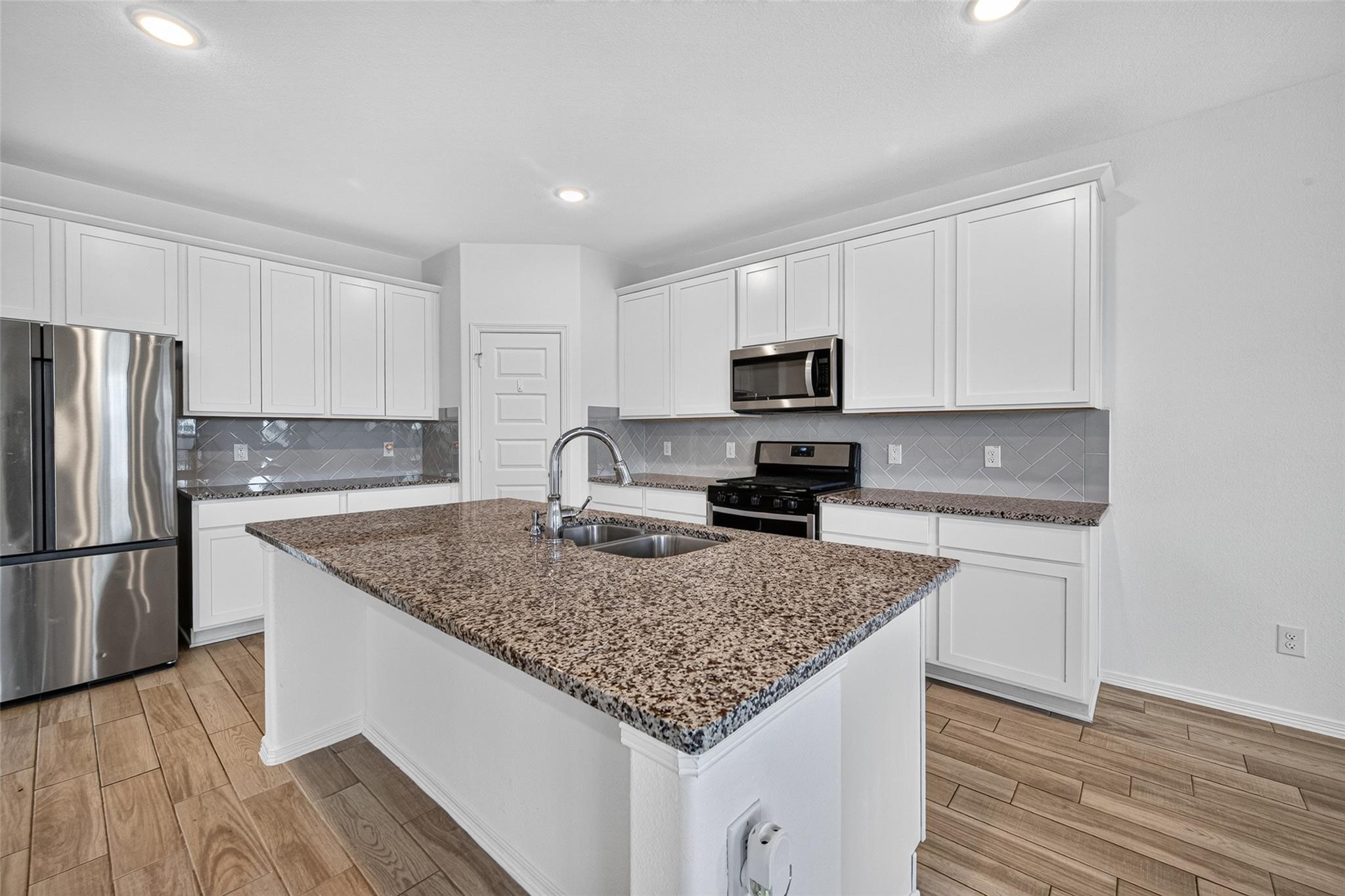 23131 Forebear Drive Property Photo 8