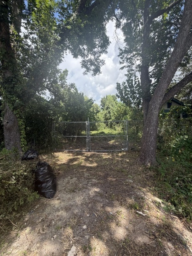 9435 E Avenue I Property Photo 2
