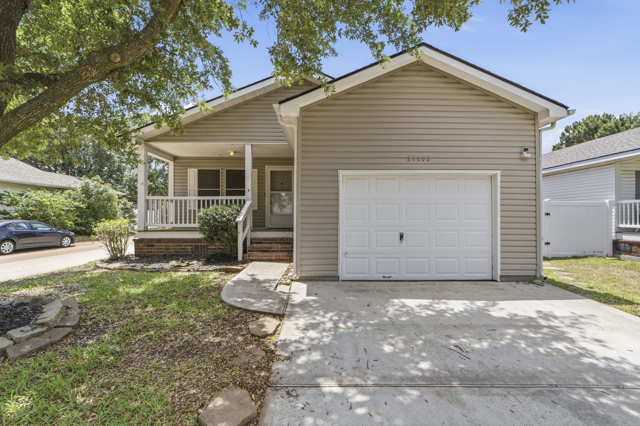 21403 Sweet Grass Lane Property Photo 4