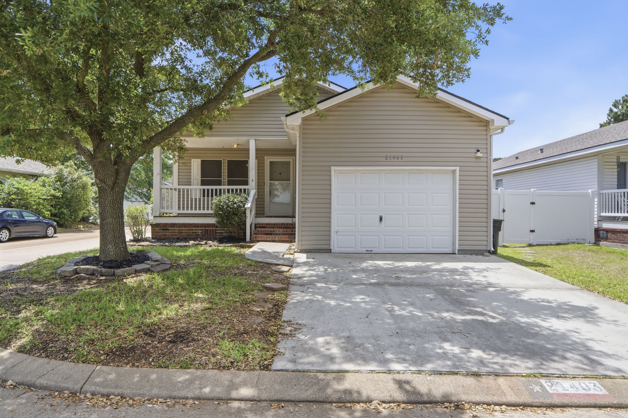 21403 Sweet Grass Lane Property Photo 5