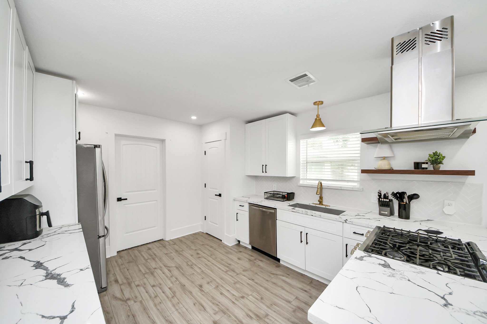 7003 Darien Street Property Photo 16