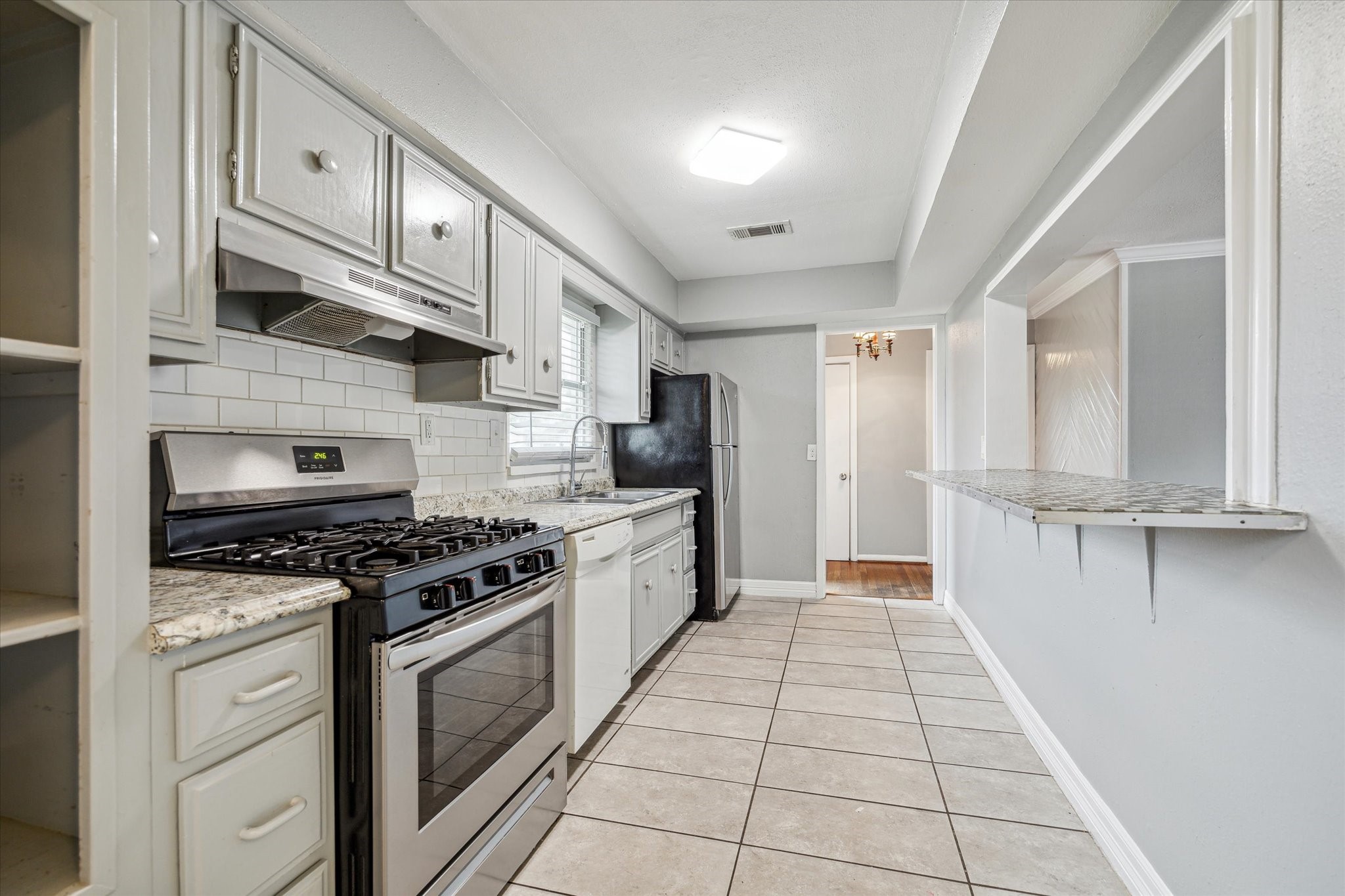 5237 Maple Street Property Photo 3
