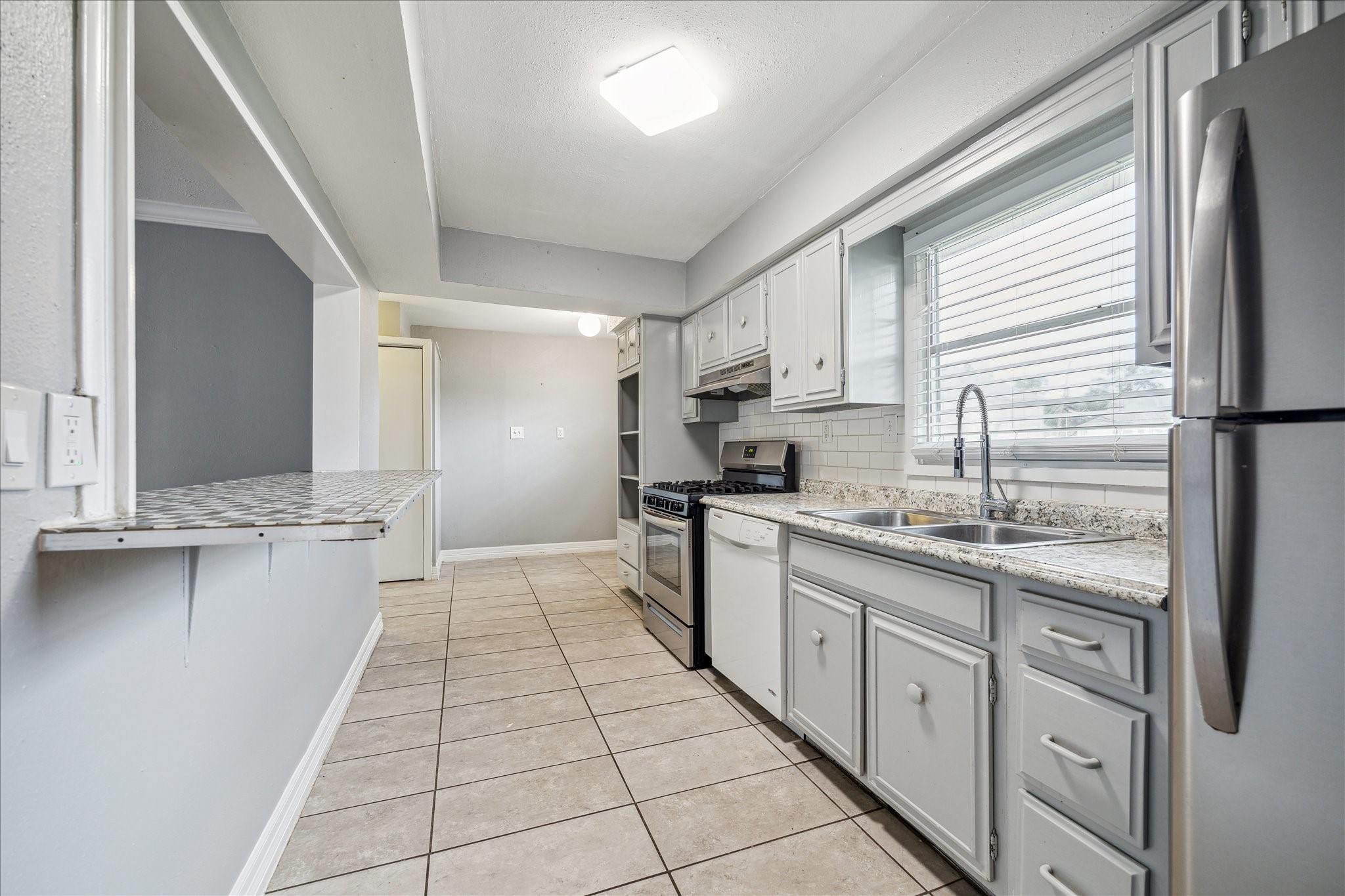 5237 Maple Street Property Photo 4