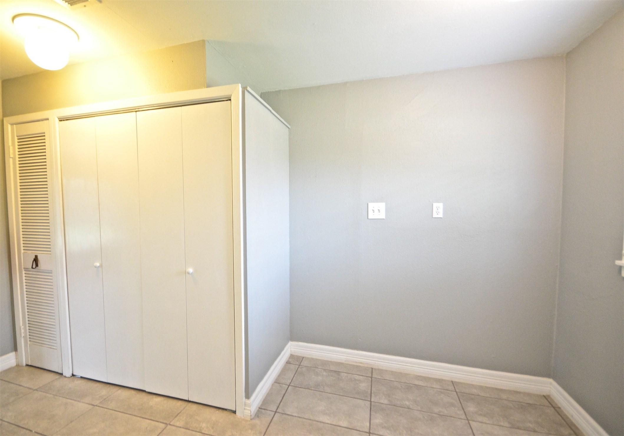 5237 Maple Street Property Photo 5