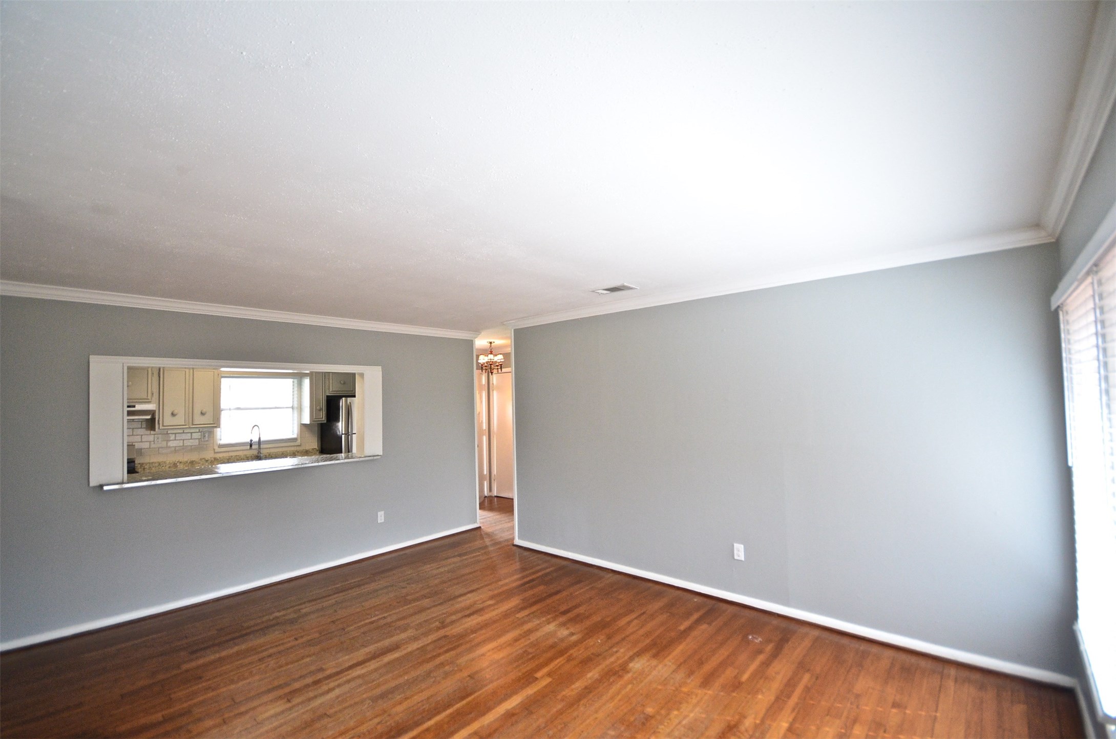 5237 Maple Street Property Photo 6
