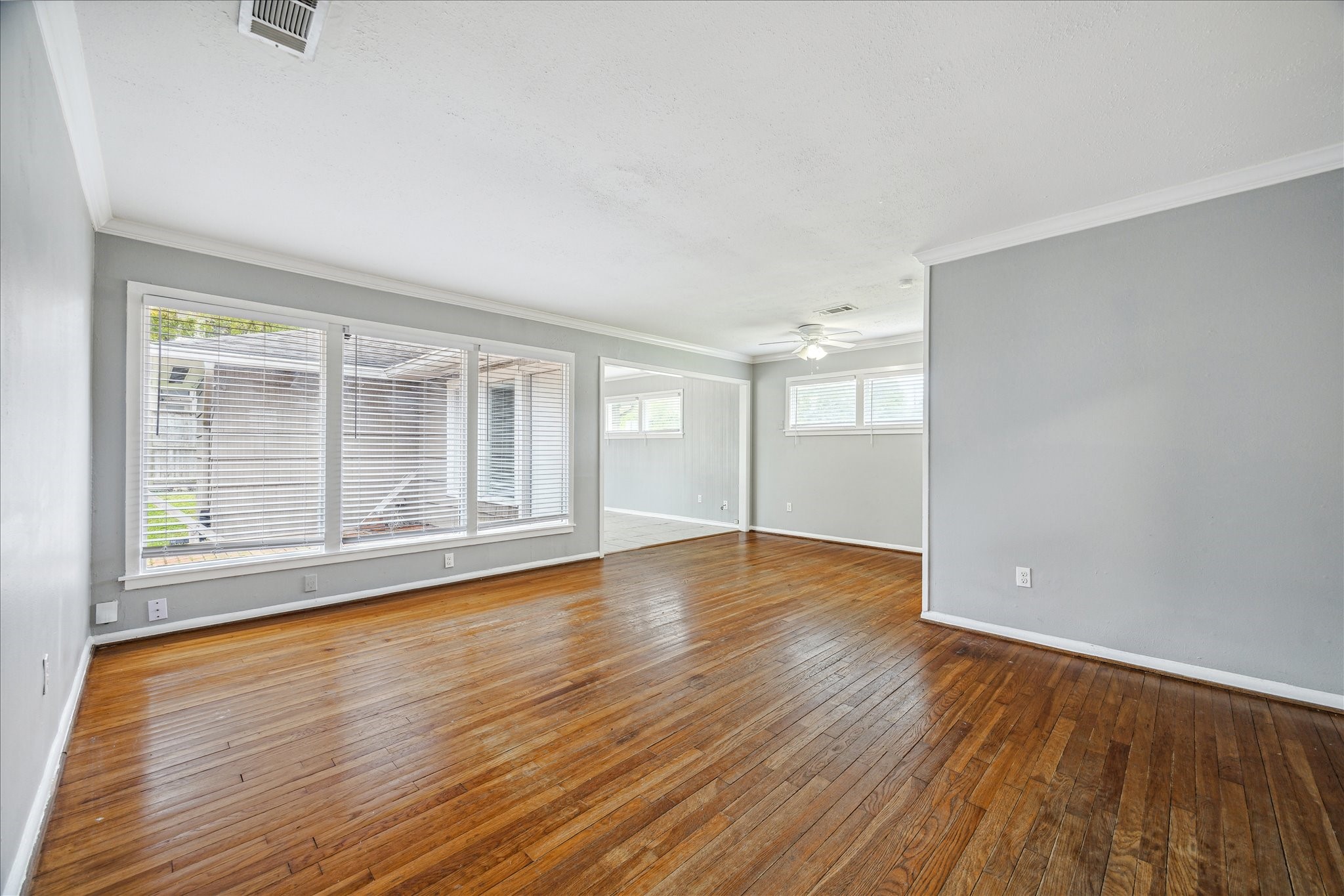 5237 Maple Street Property Photo 7