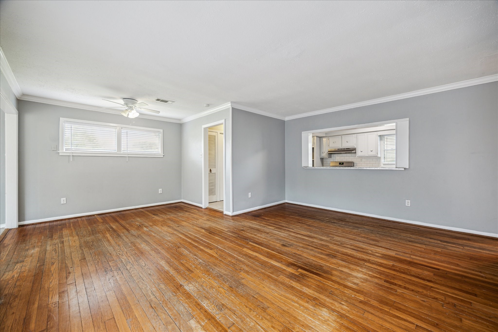 5237 Maple Street Property Photo 8
