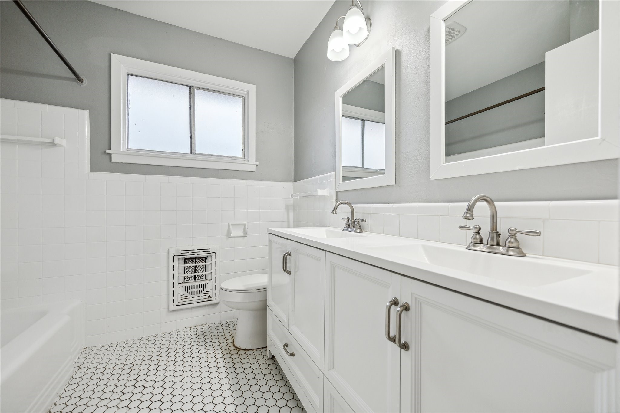 5237 Maple Street Property Photo 10
