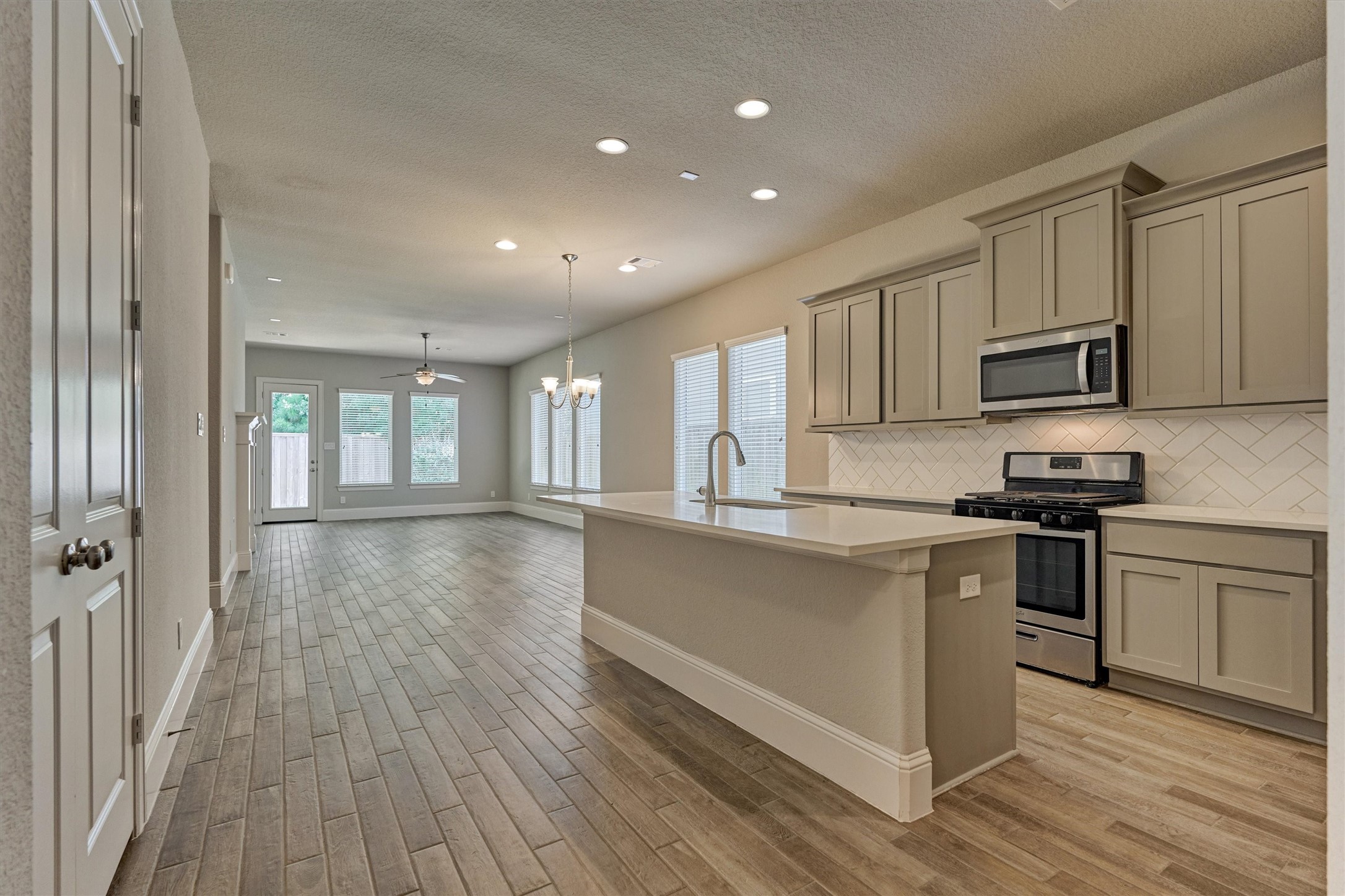 125 Pilazzo Street Property Photo 6