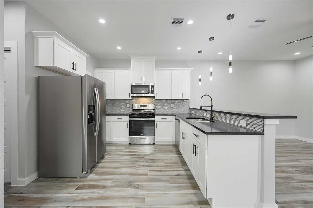 784 Enterprise Street A Property Photo 2