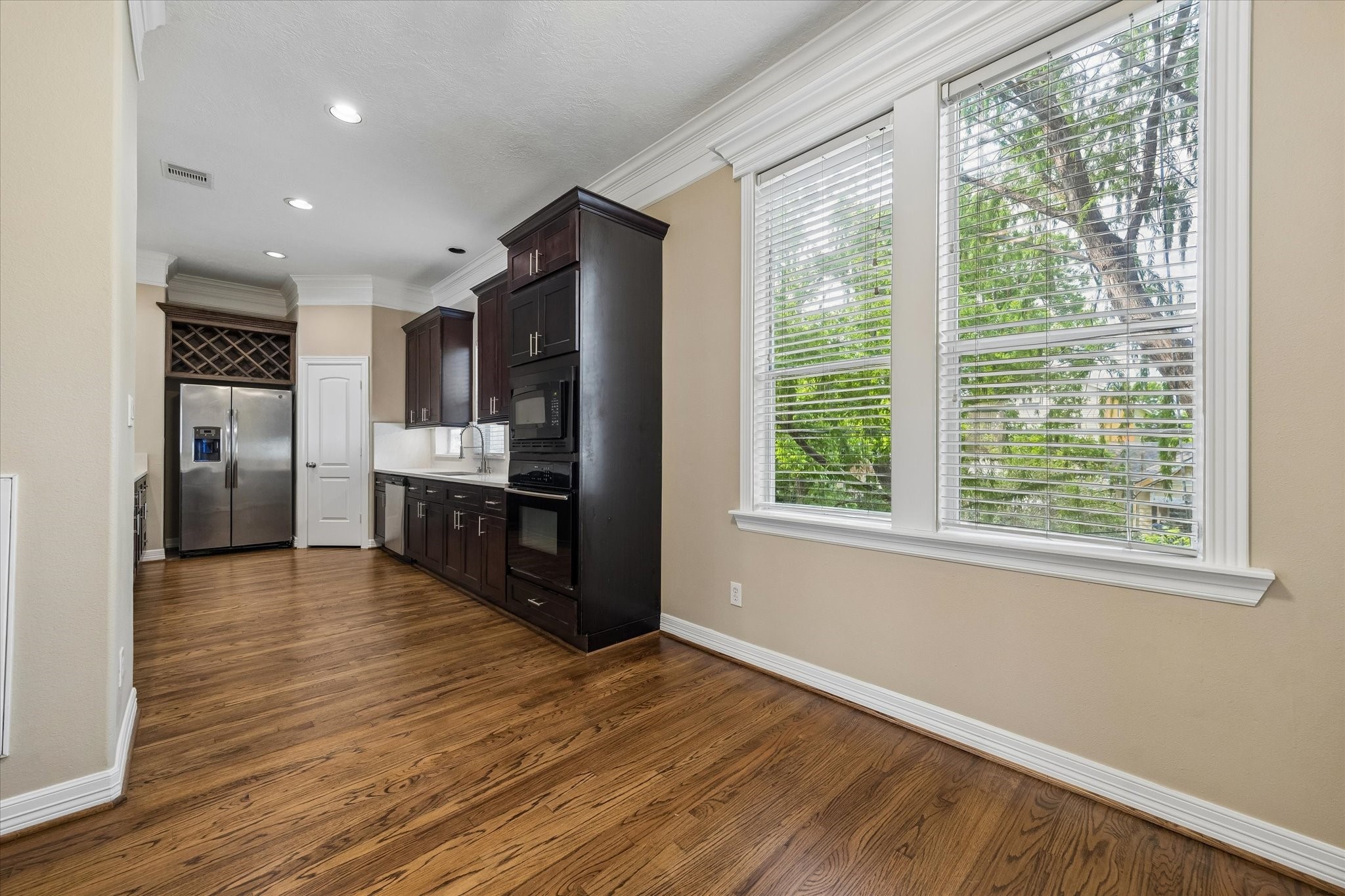 1417 Thompson Street Property Photo 9
