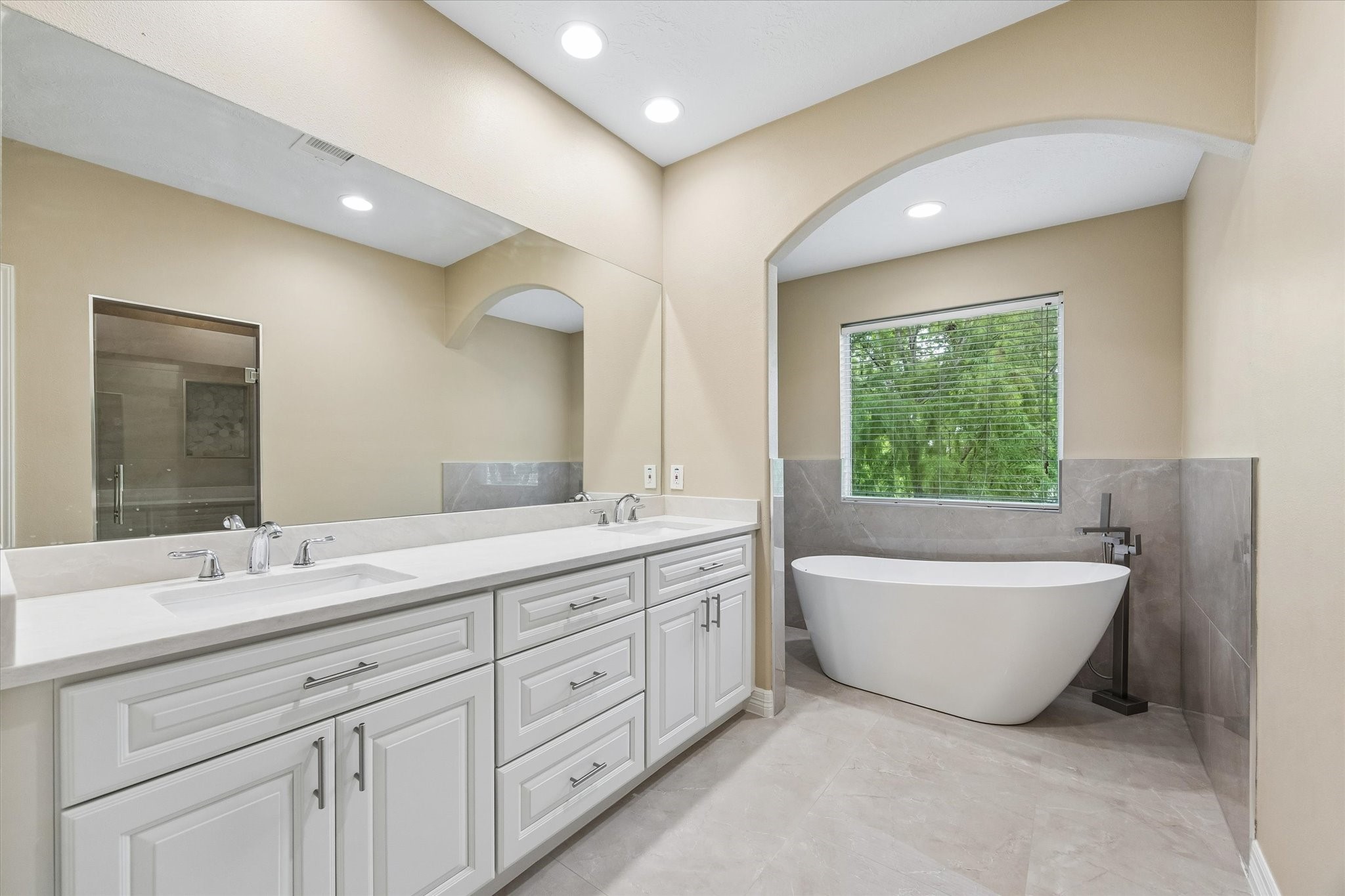 1417 Thompson Street Property Photo 13
