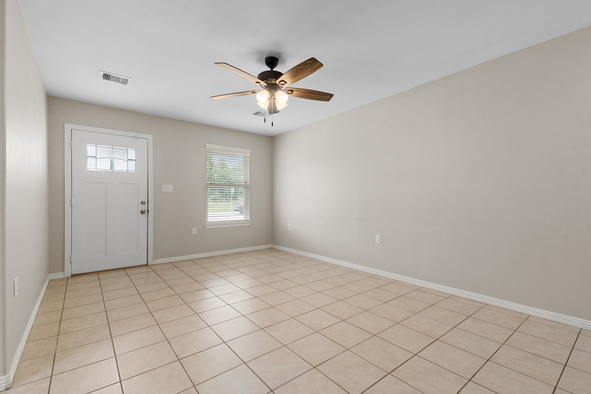 159 South Bend Circle B Property Photo 4