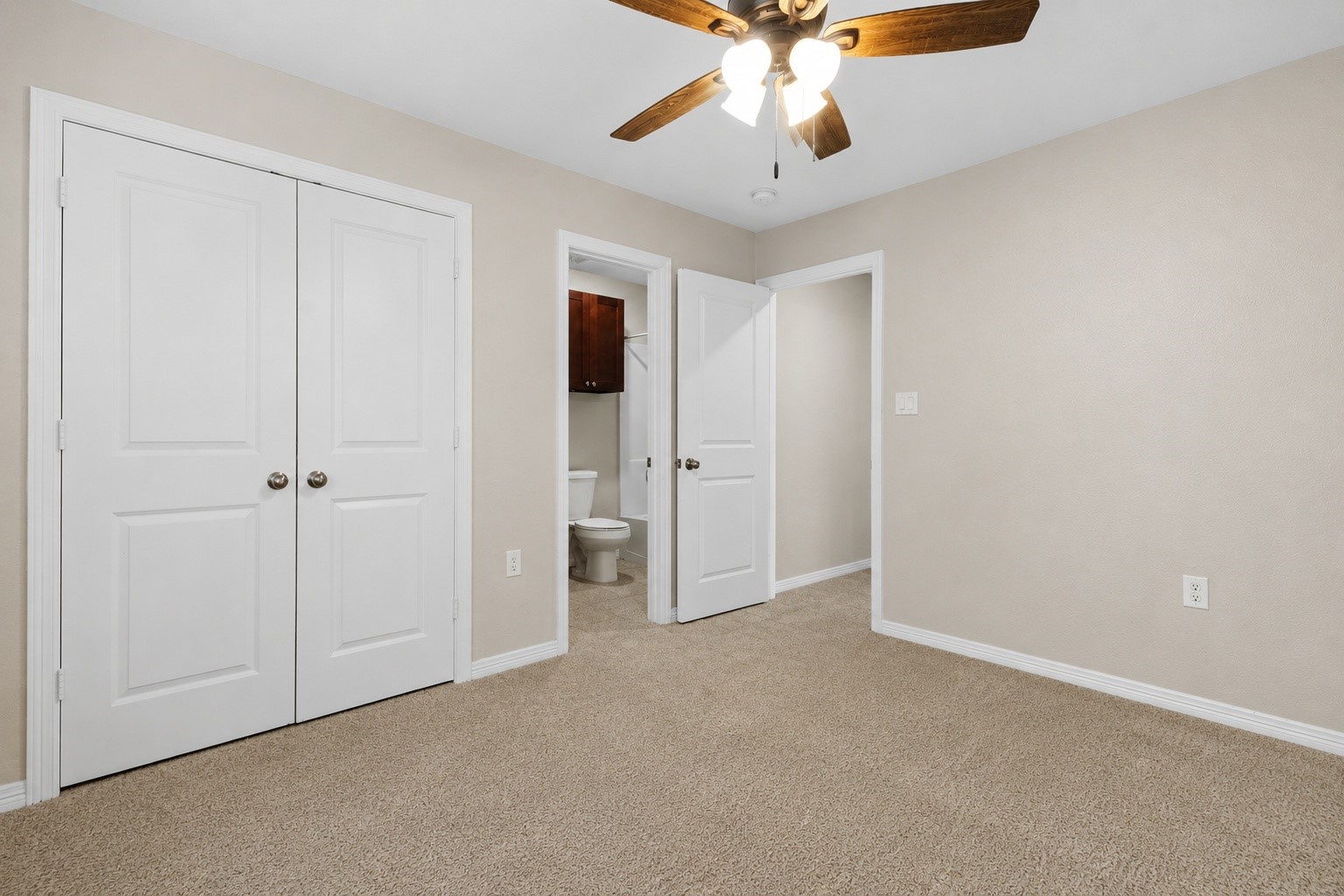 159 South Bend Circle B Property Photo 8
