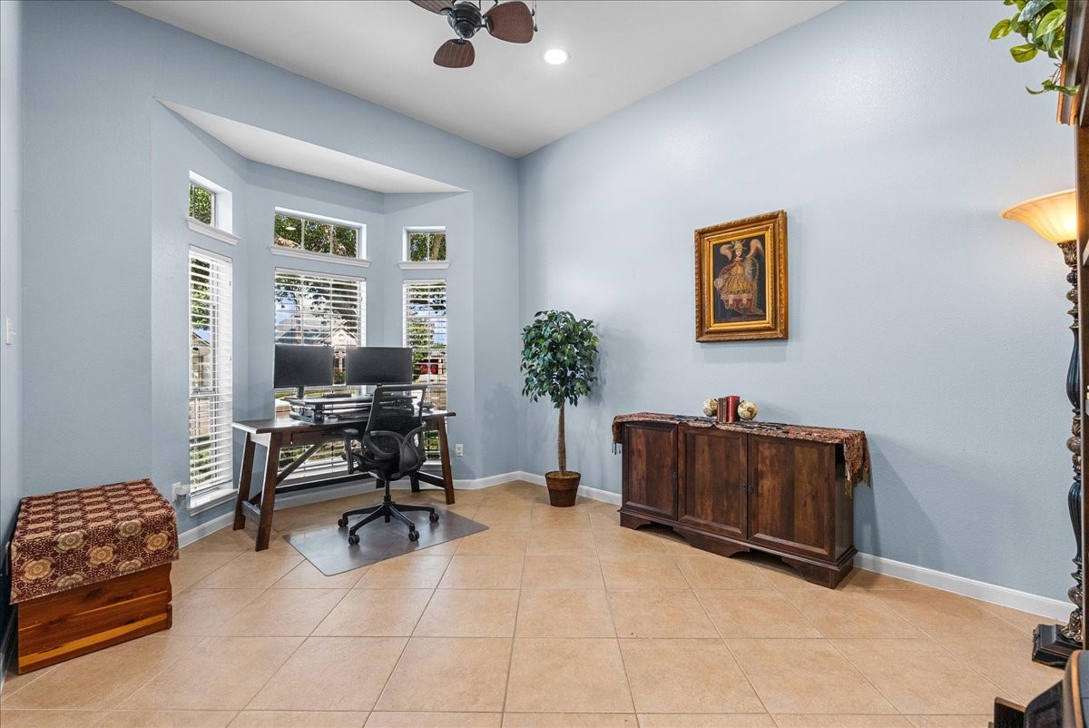 6103 Castle Peak Lane Property Photo 12