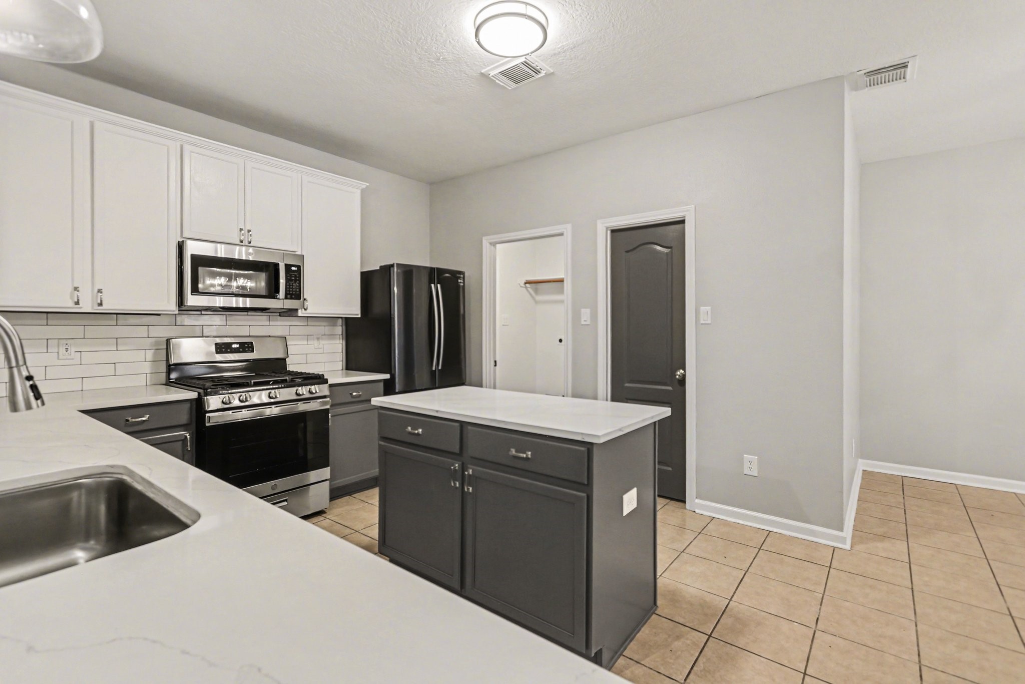 4502 Marquis Avenue Property Photo 4
