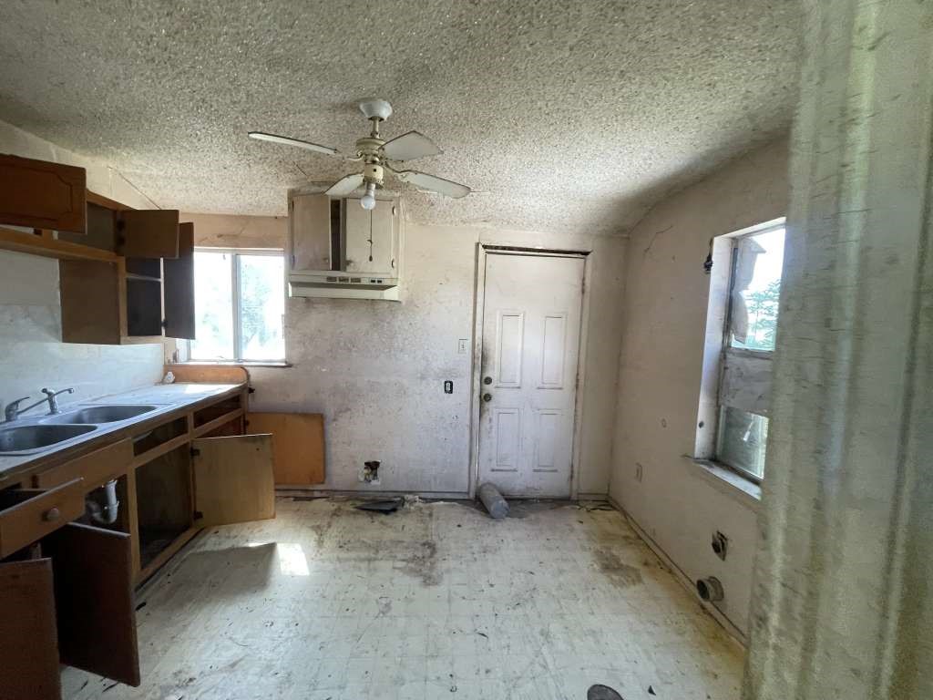 1017 W Buchanan Street Property Photo 7