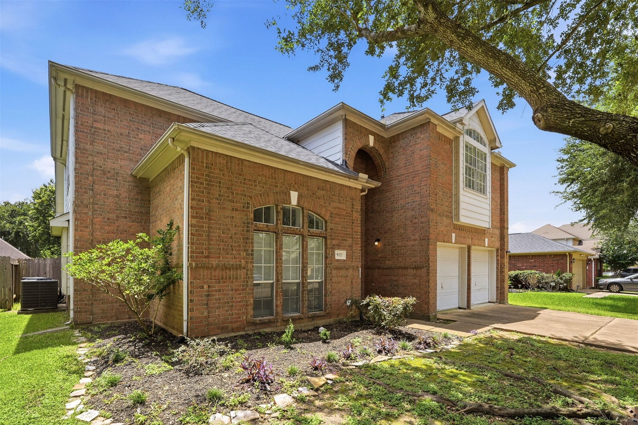 9322 Eaglewood Glen Trail Property Photo 2