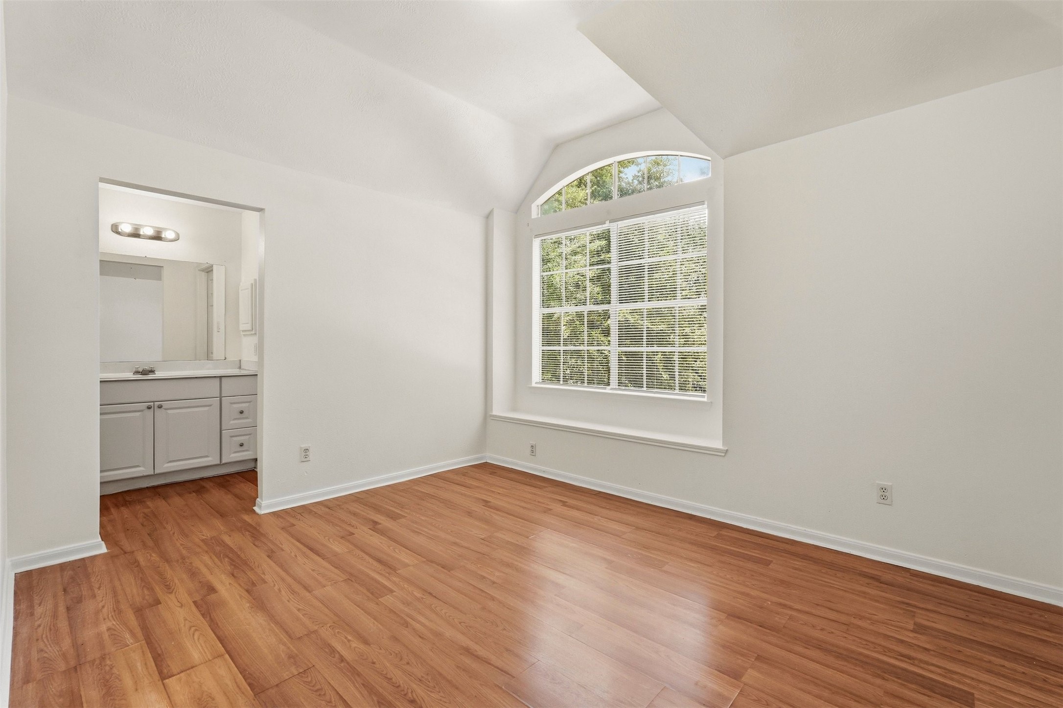 9322 Eaglewood Glen Trail Property Photo 9
