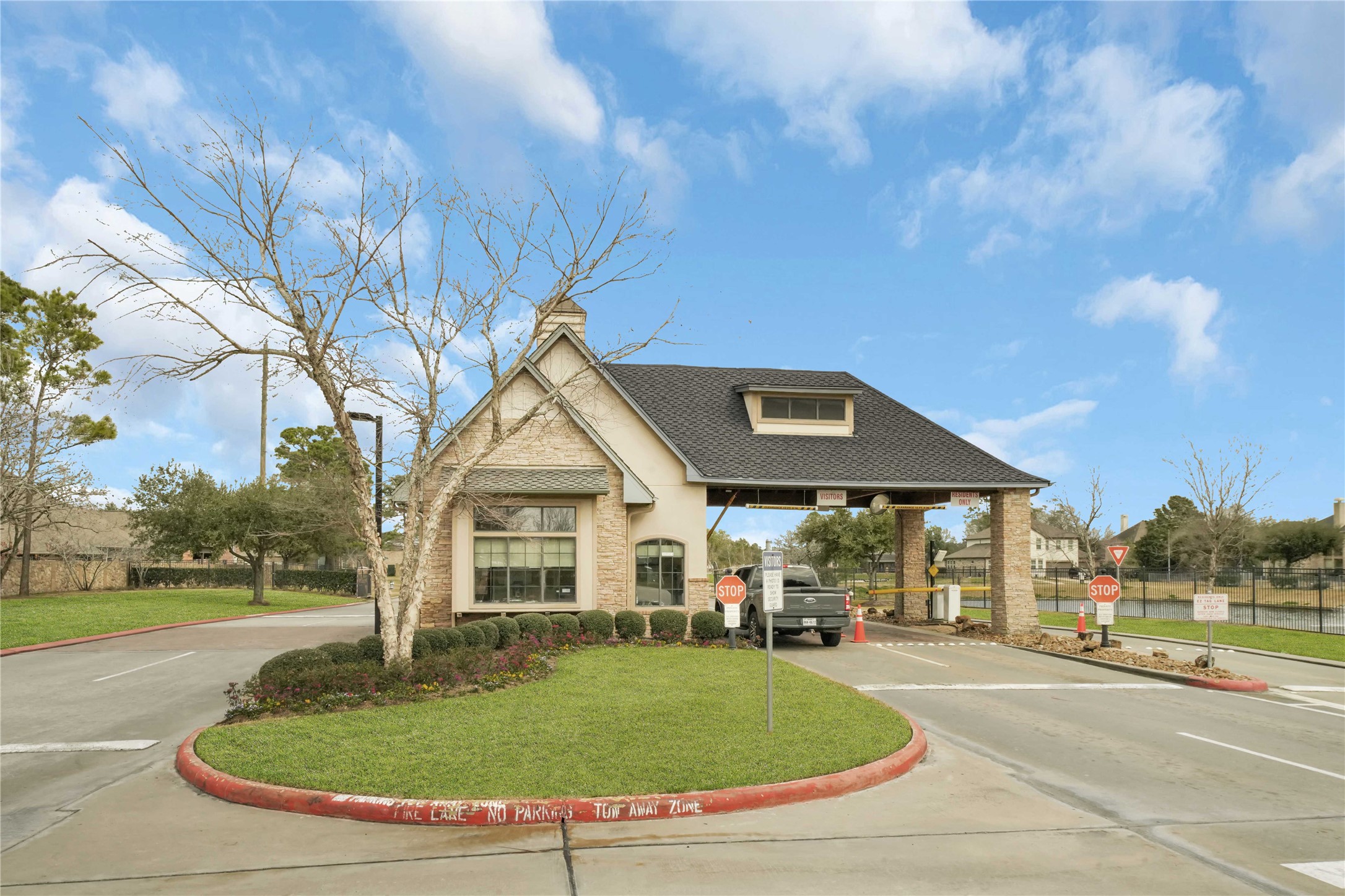 9819 Brilliant Lake Drive Property Photo 34