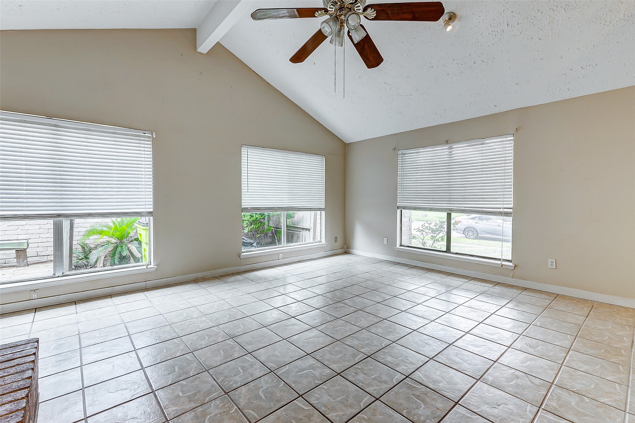 2010 Hickory Glen Drive Property Photo 4