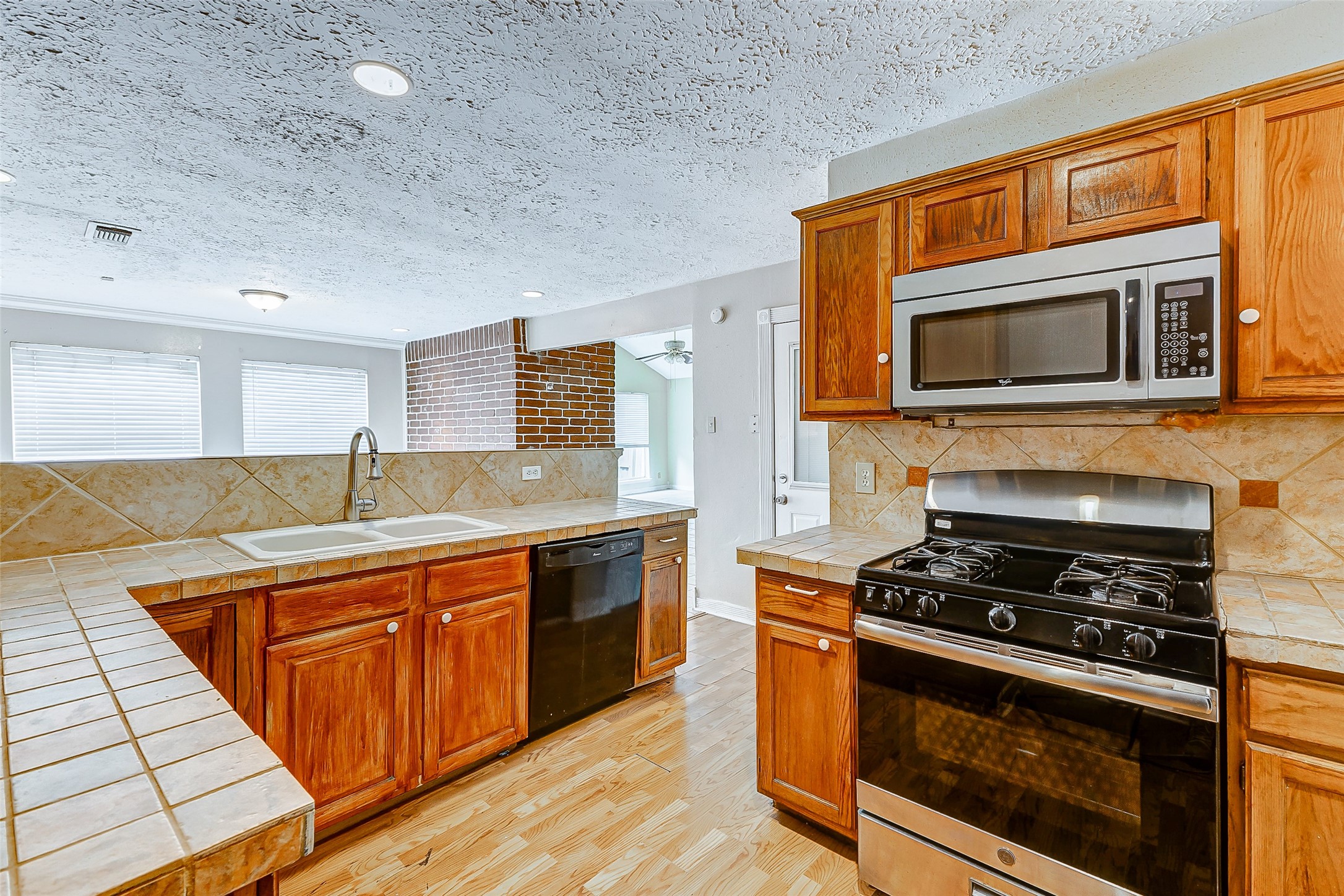 2010 Hickory Glen Drive Property Photo 13