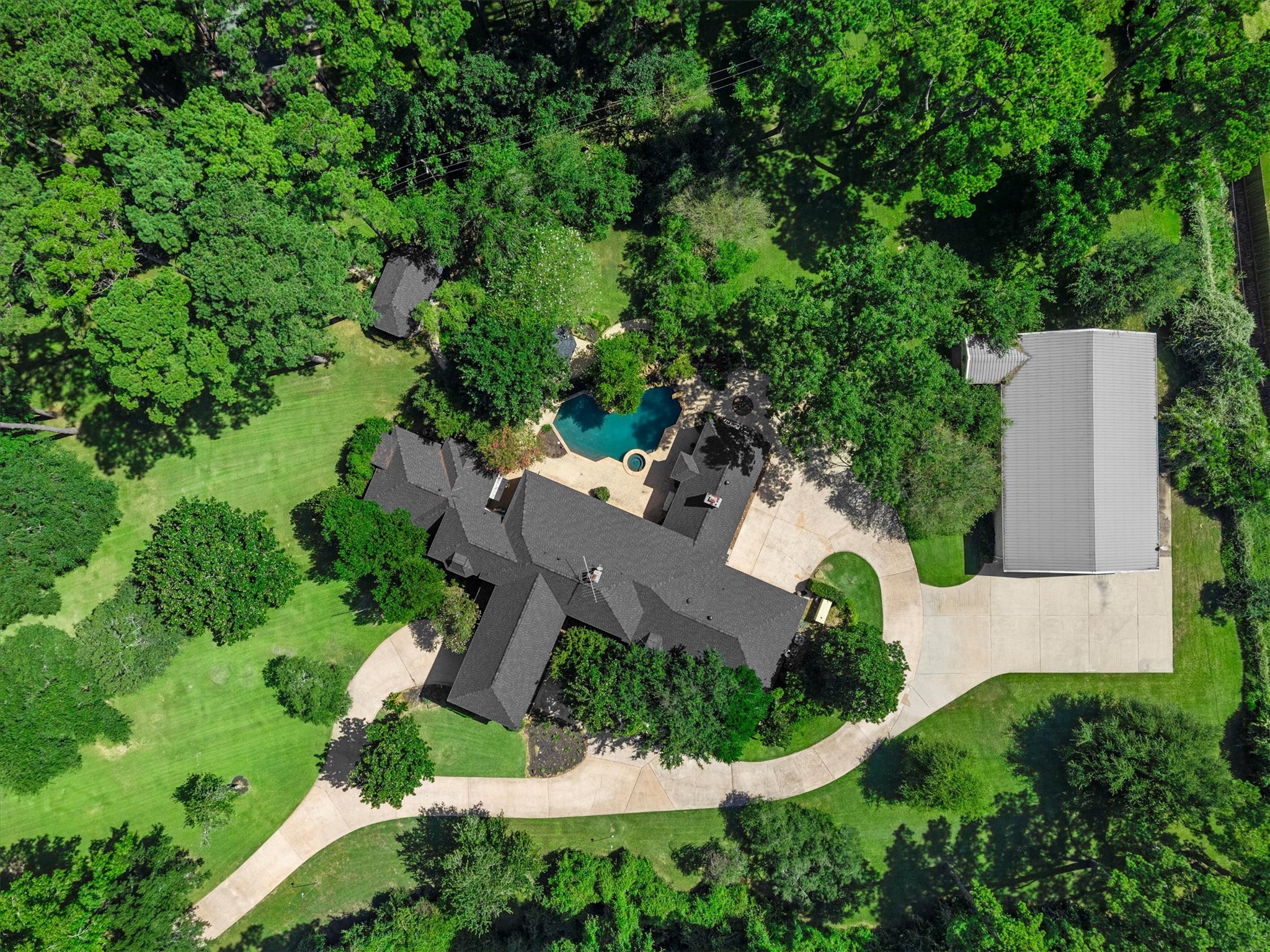 18022 Country Hills Property Photo 1