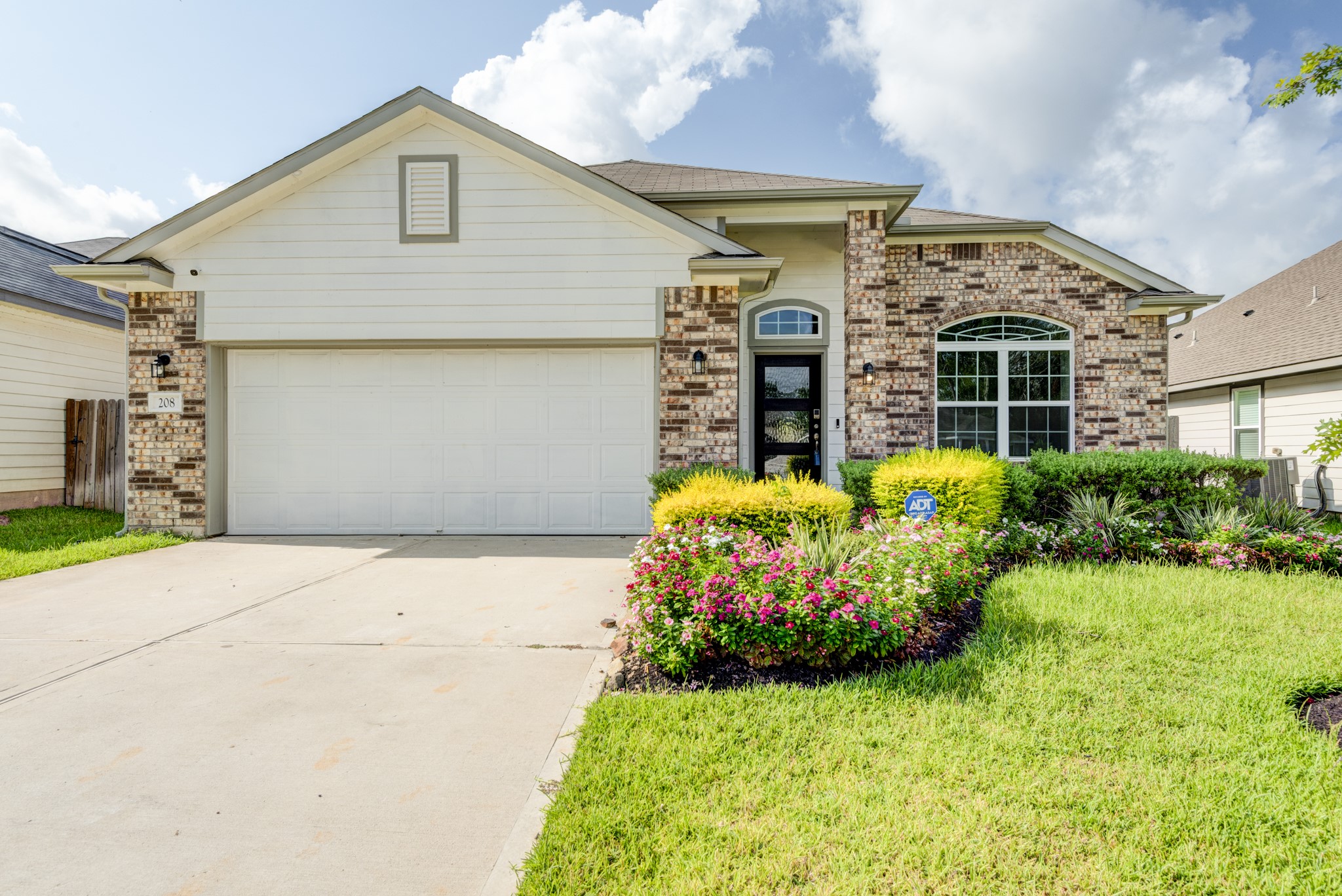 208 Shoreview Drive Property Photo 1