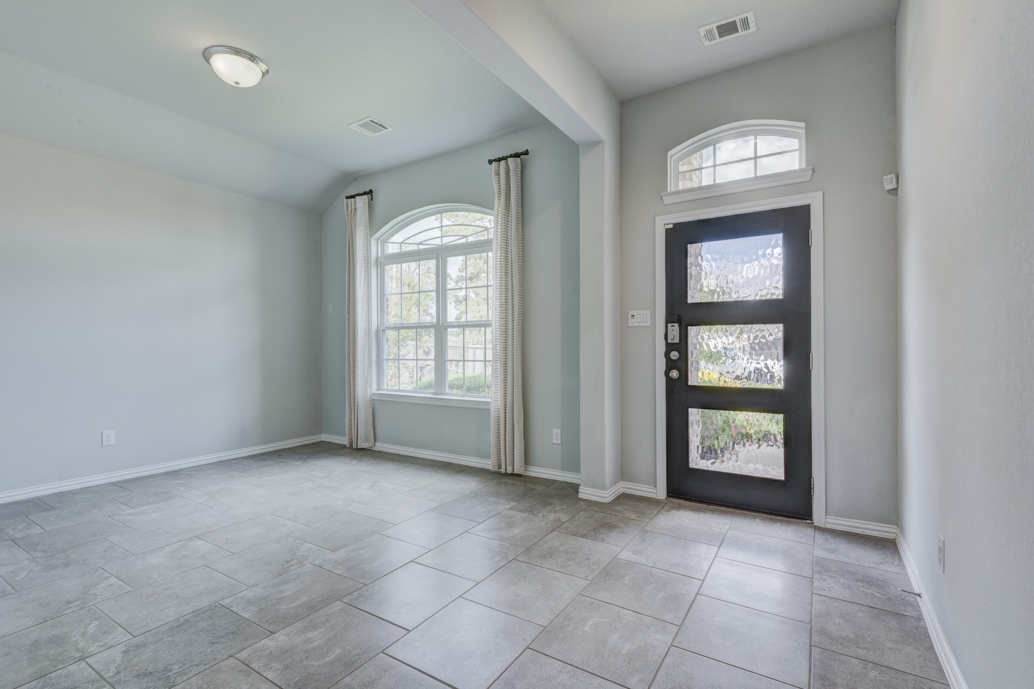 208 Shoreview Drive Property Photo 3