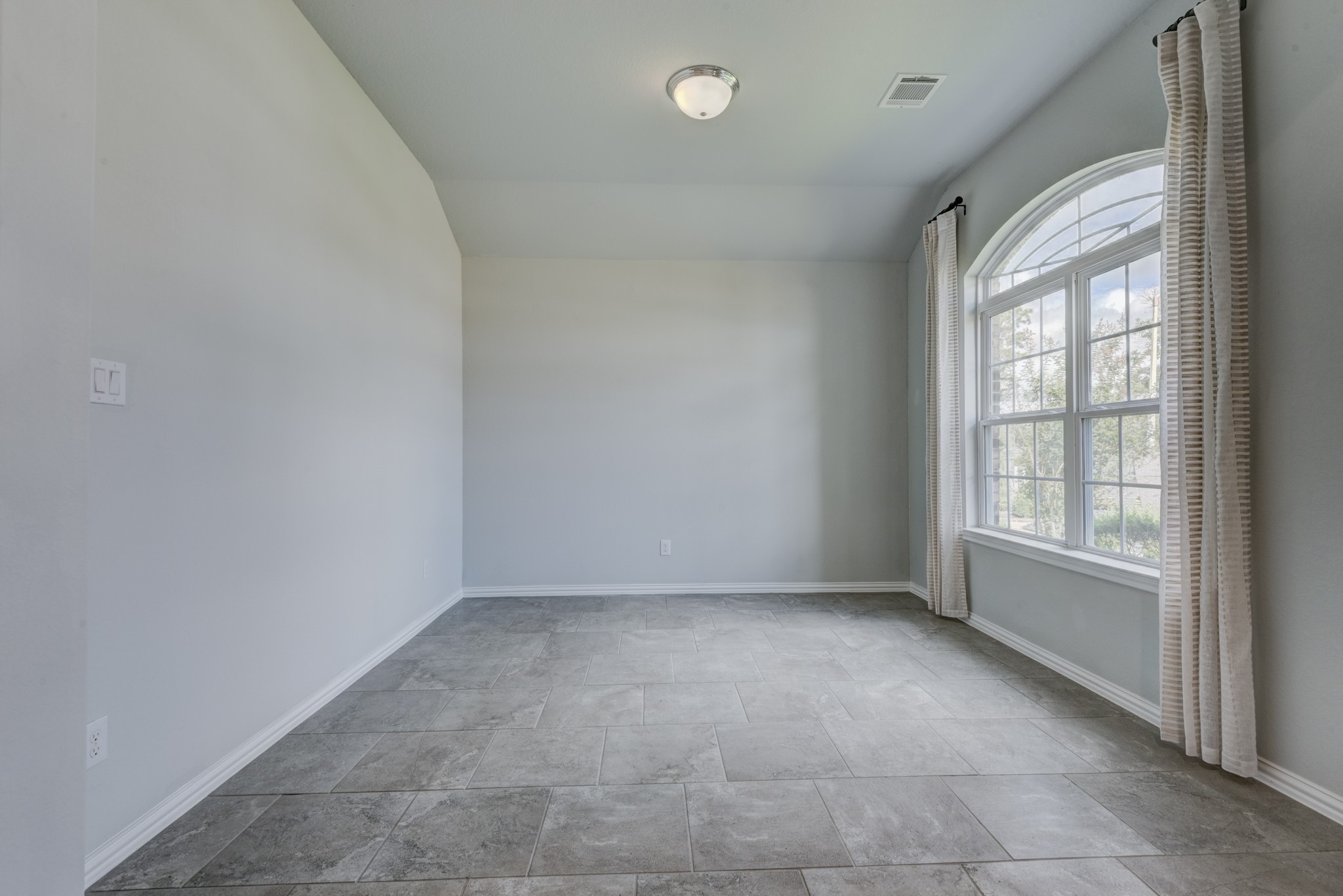 208 Shoreview Drive Property Photo 4