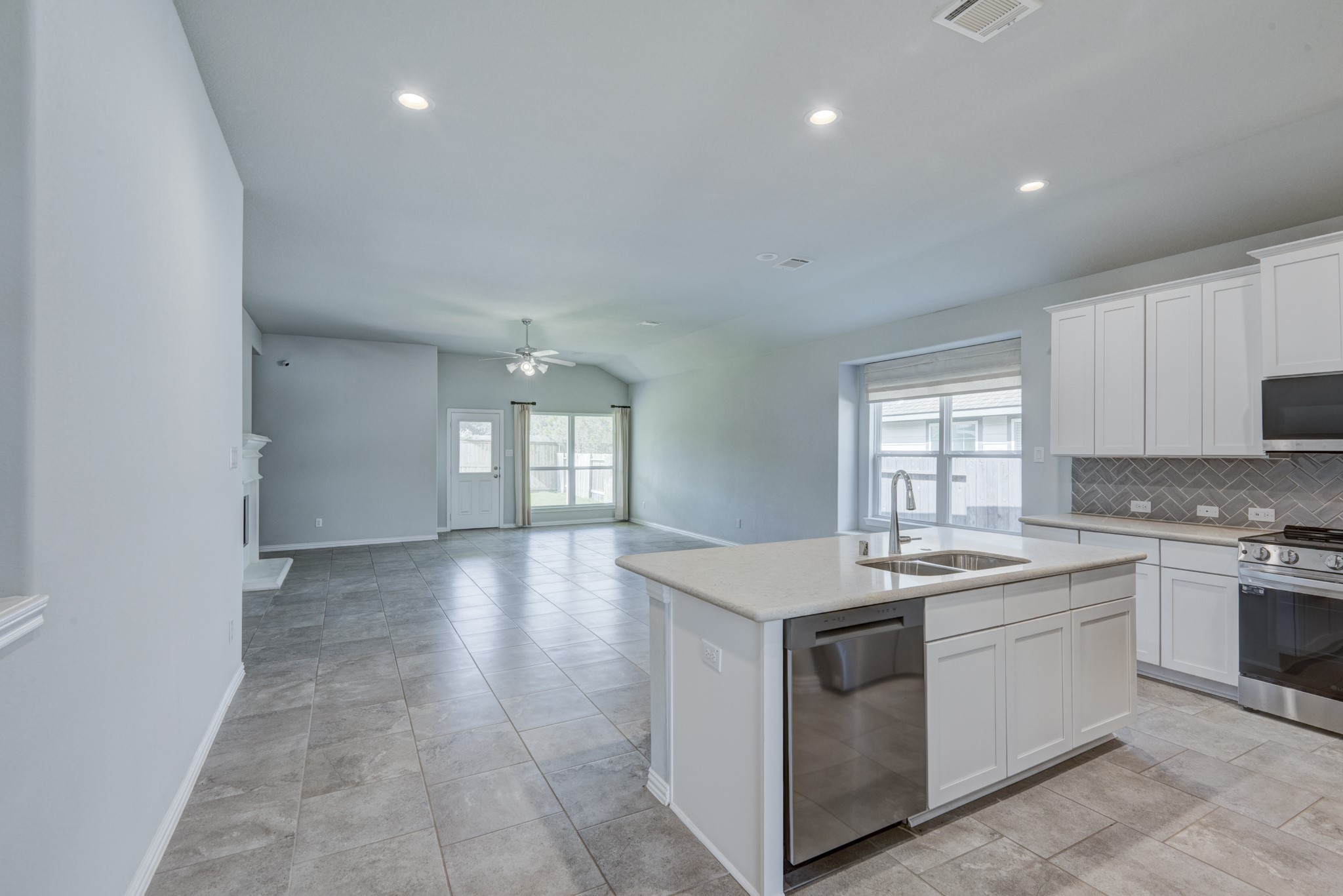 208 Shoreview Drive Property Photo 5